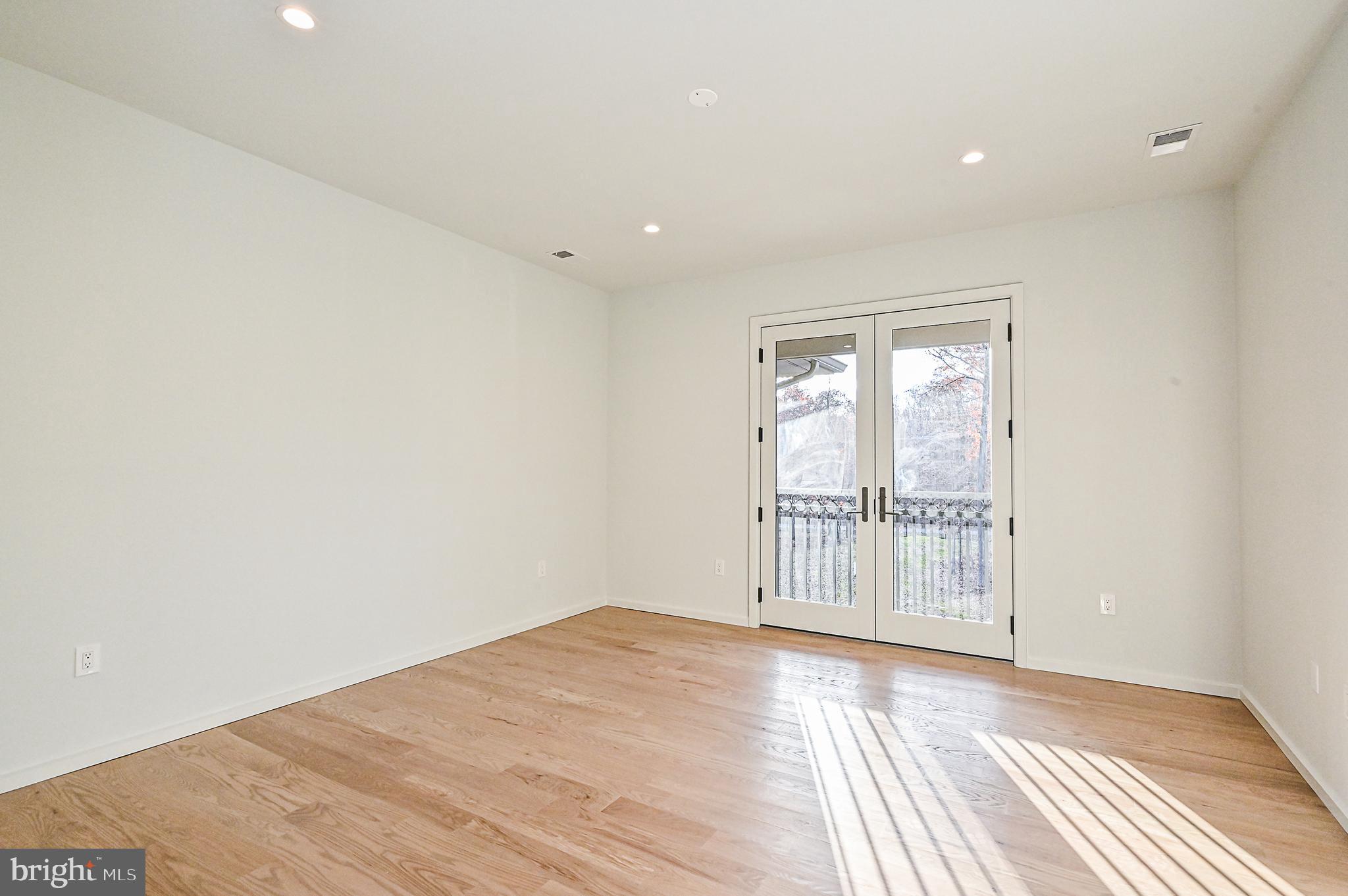 BRADDOCK WOODS - Residential