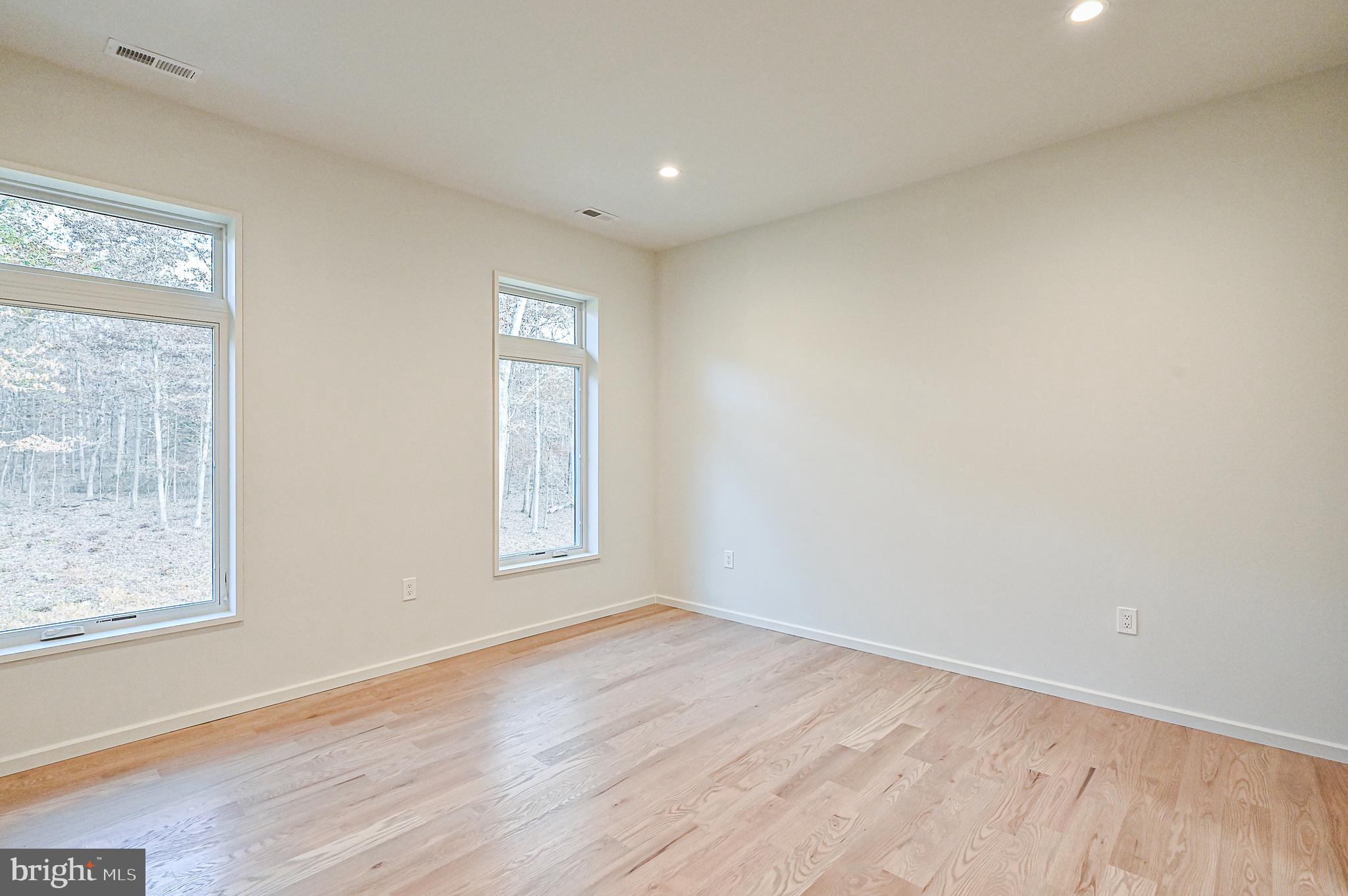 BRADDOCK WOODS - Residential