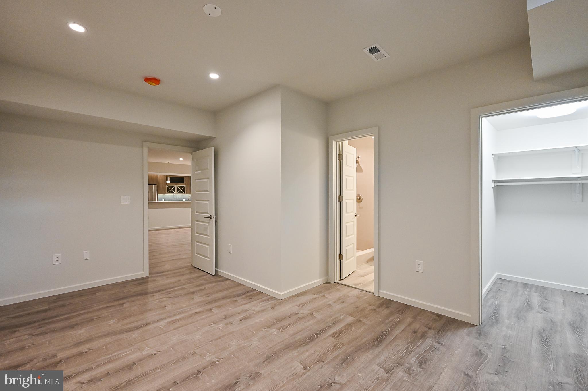 BRADDOCK WOODS - Residential