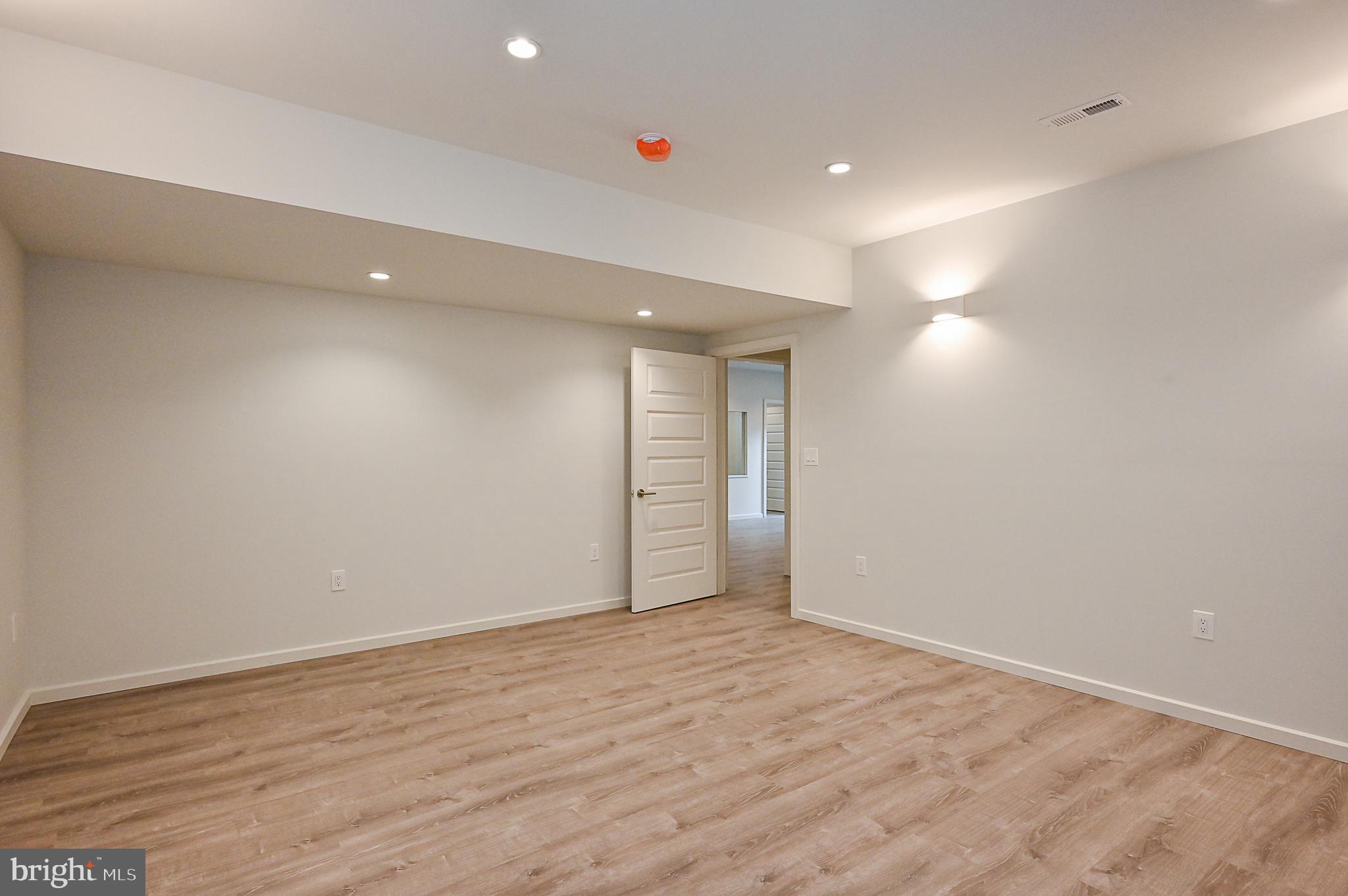 BRADDOCK WOODS - Residential