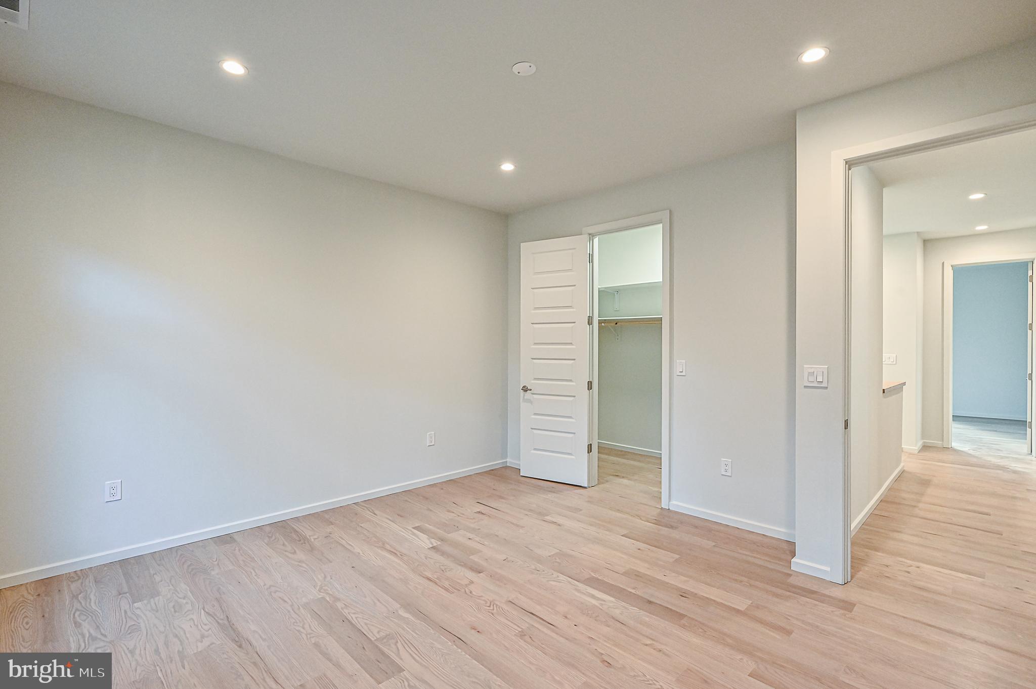 BRADDOCK WOODS - Residential