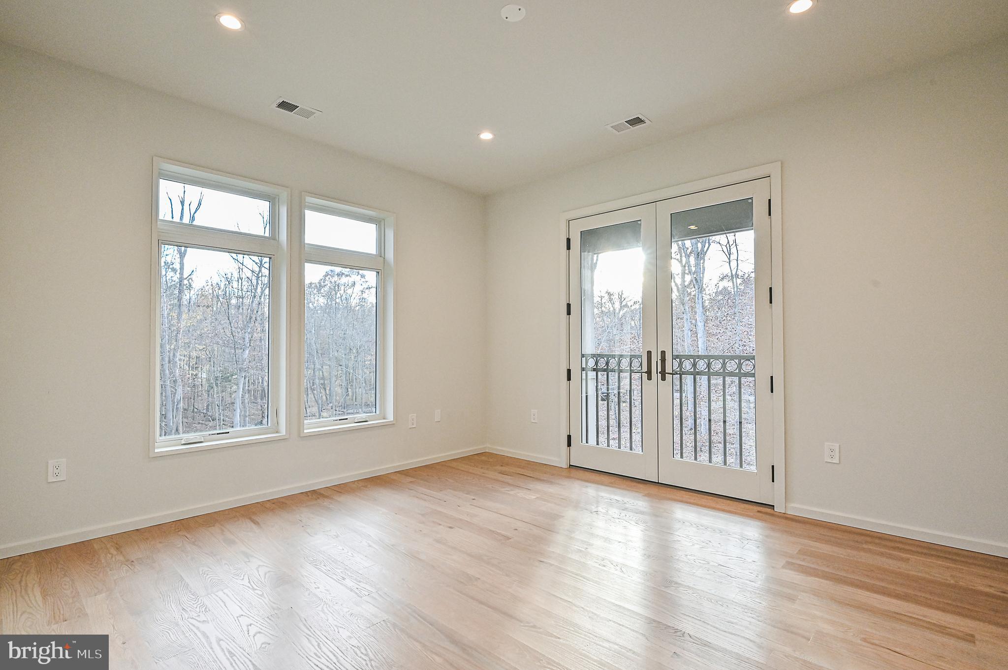 BRADDOCK WOODS - Residential