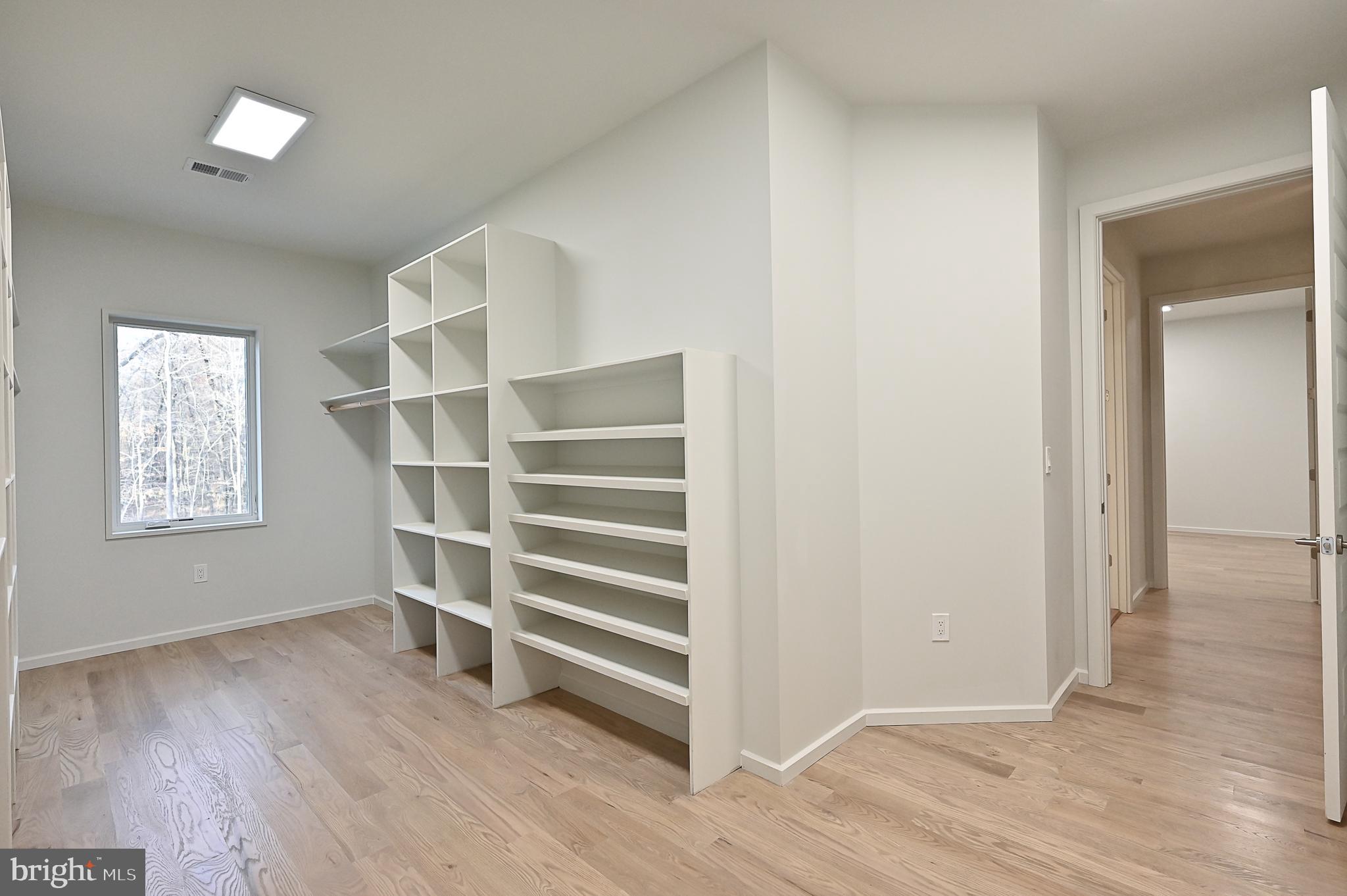 BRADDOCK WOODS - Residential