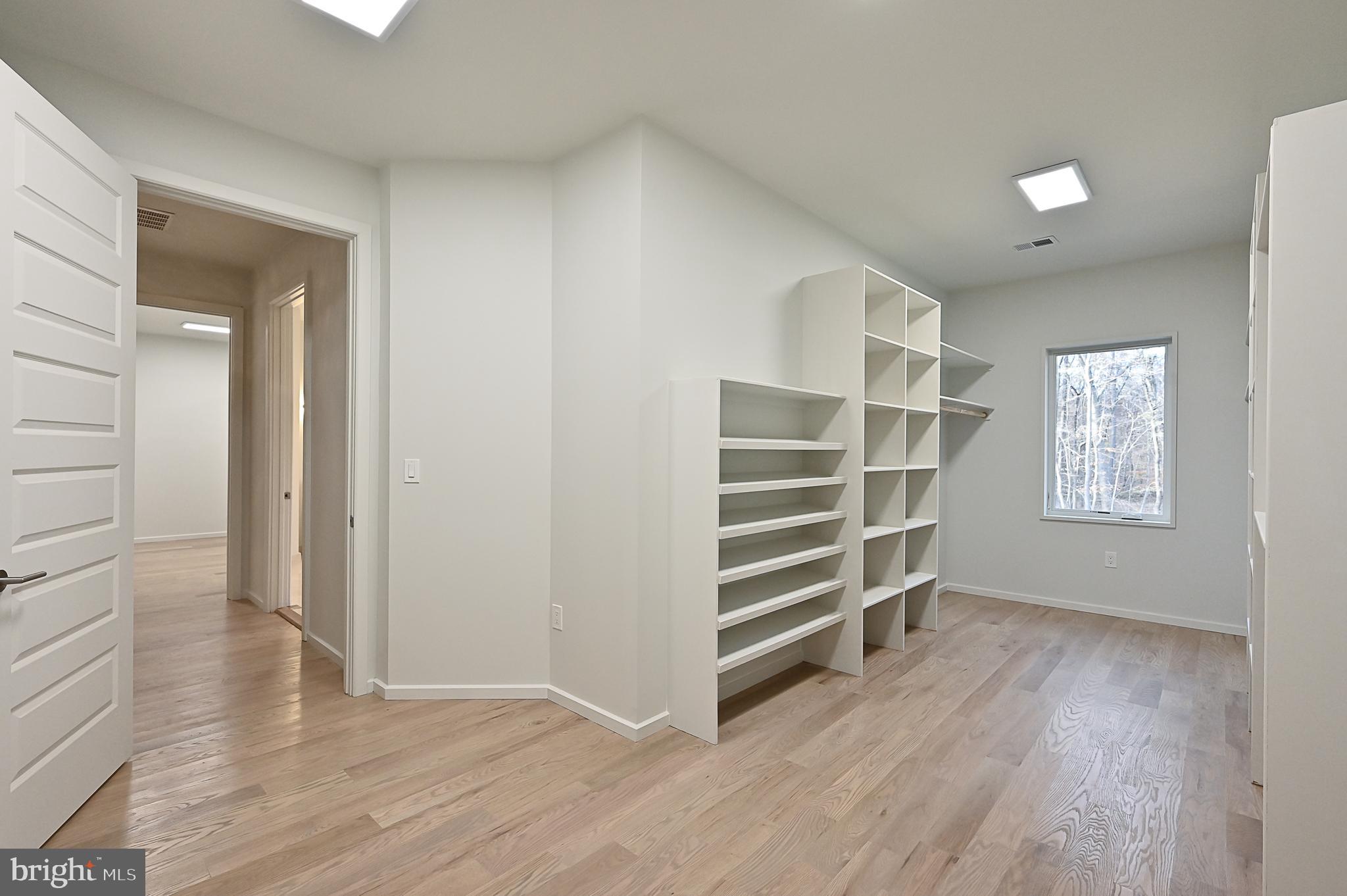 BRADDOCK WOODS - Residential