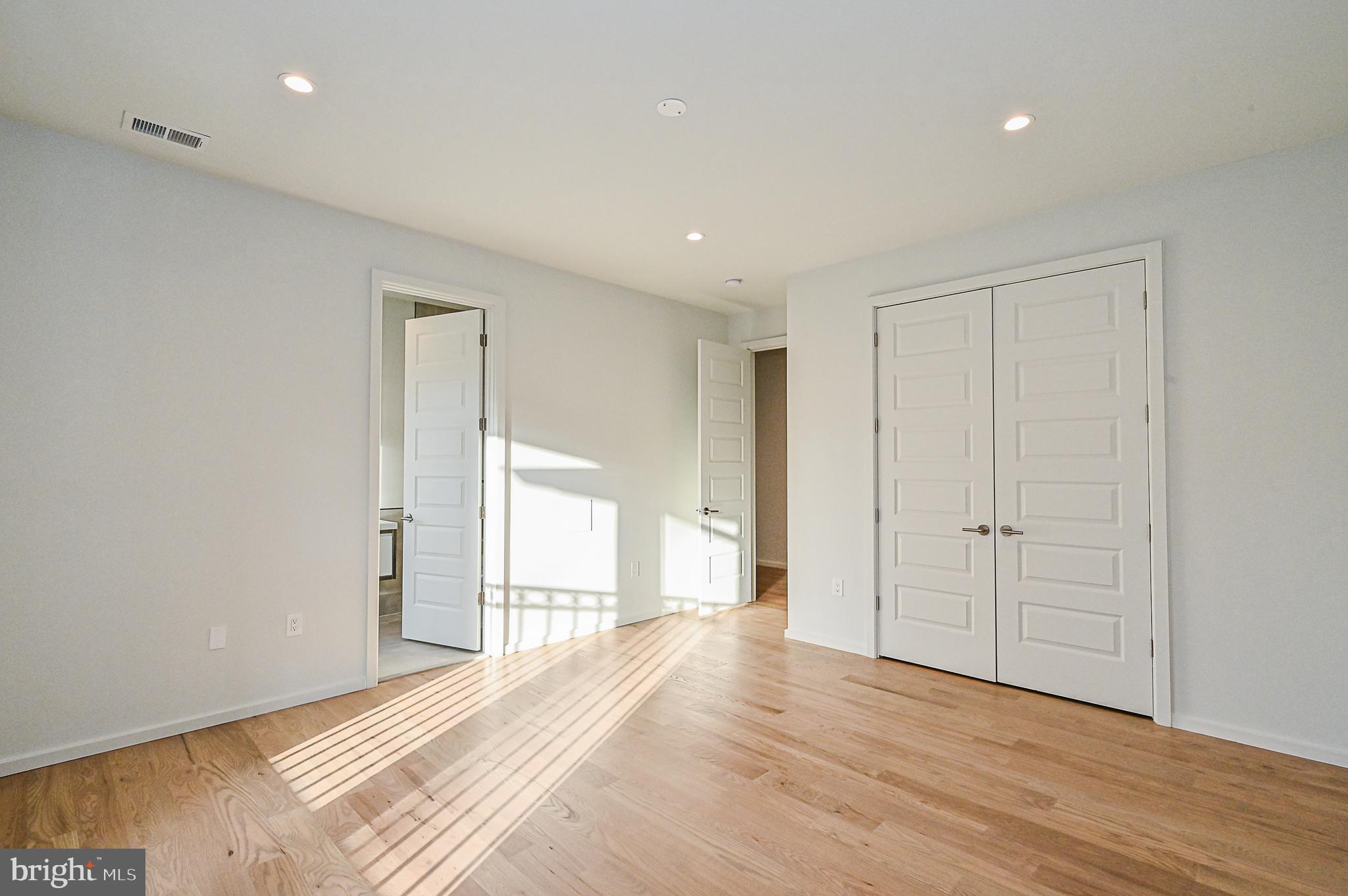 BRADDOCK WOODS - Residential