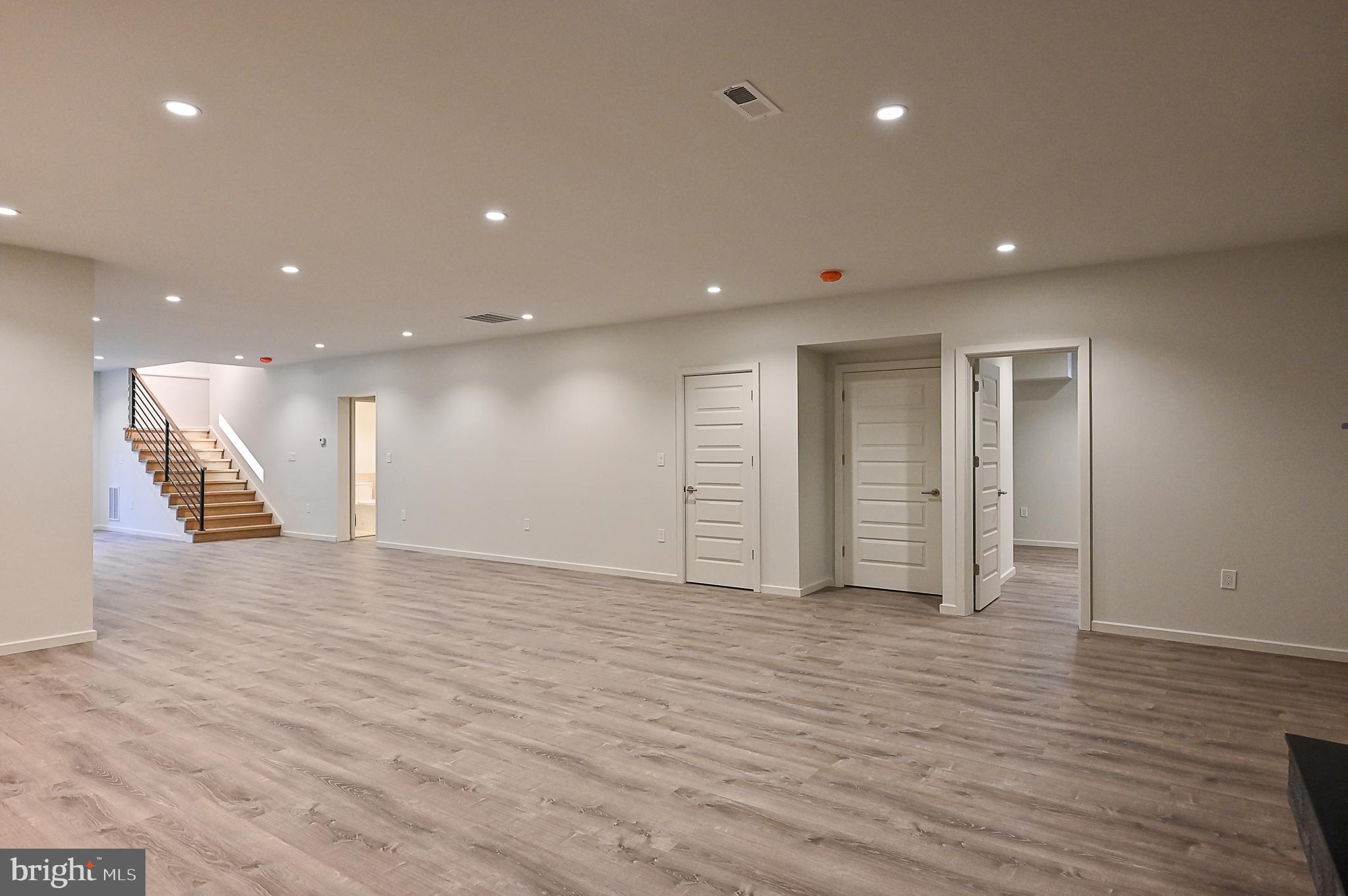 BRADDOCK WOODS - Residential