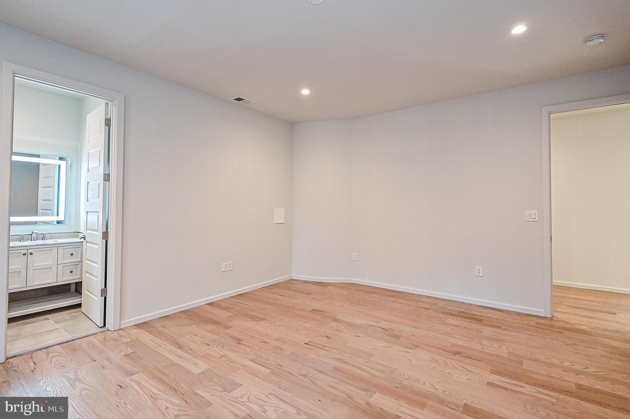 BRADDOCK WOODS - Residential