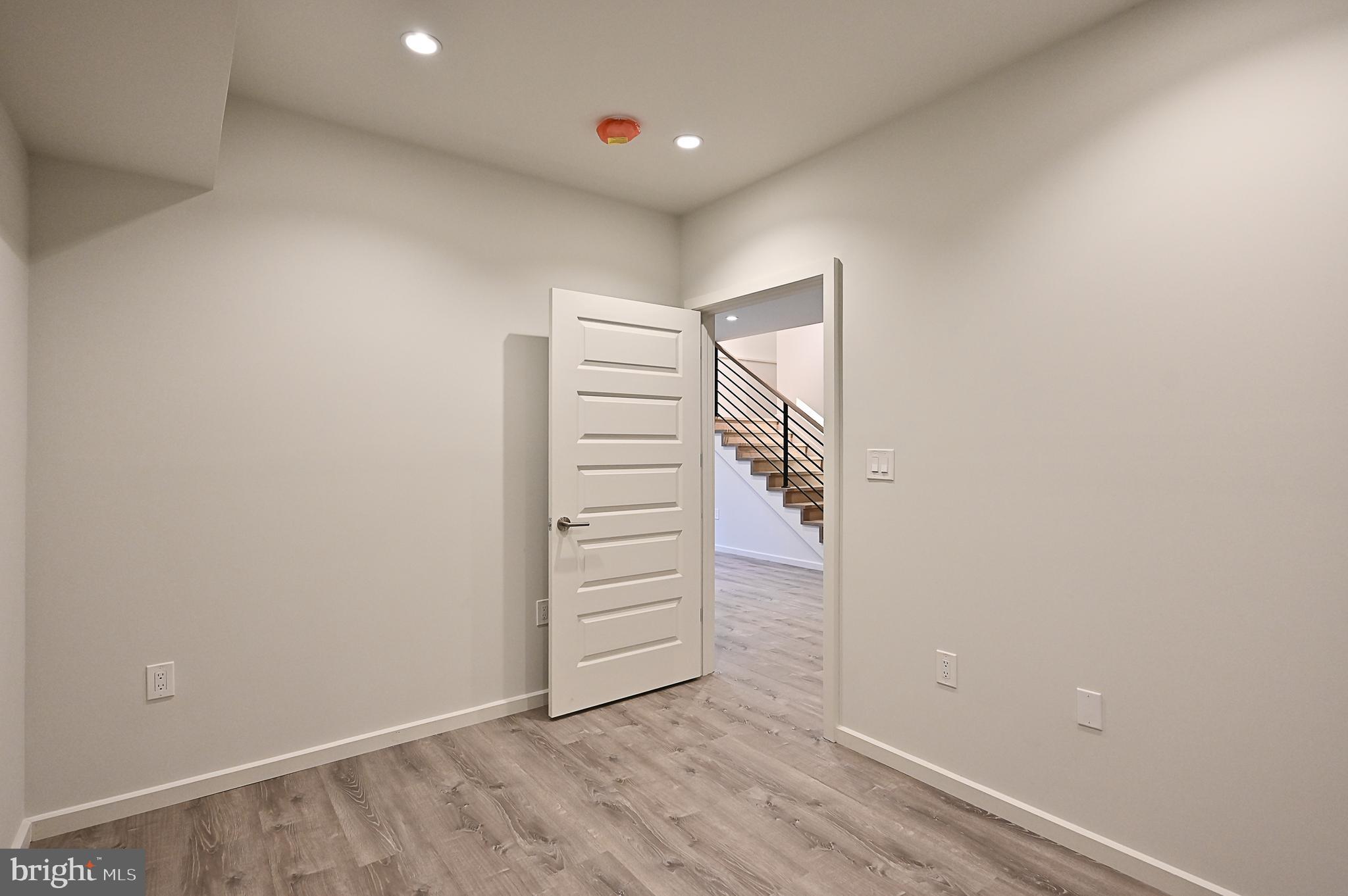 BRADDOCK WOODS - Residential