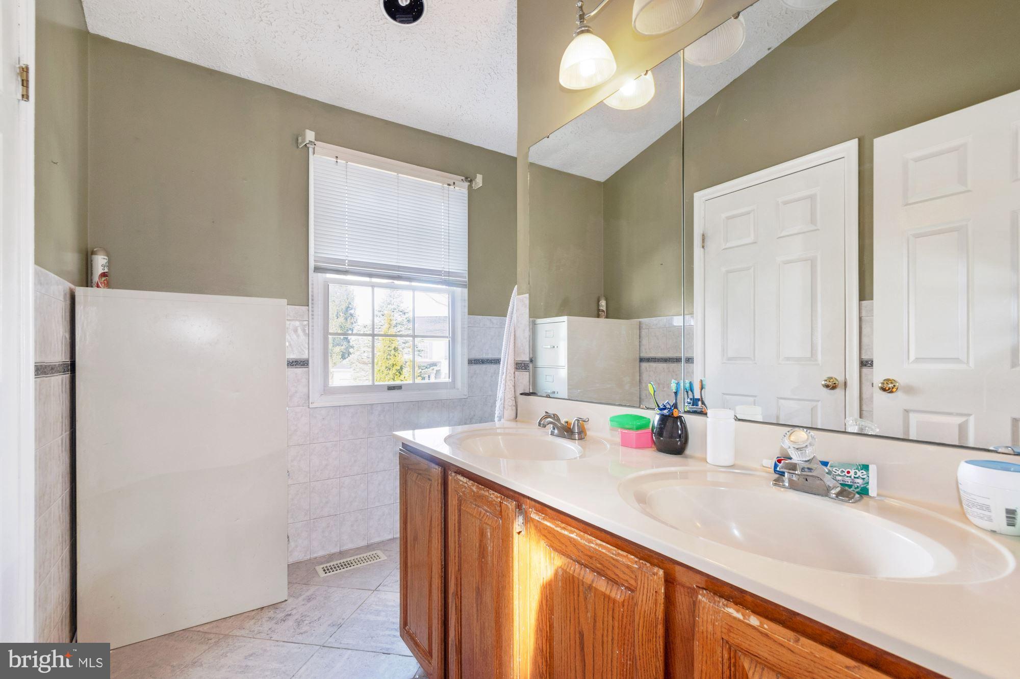 WHEATON WOODS - Residential