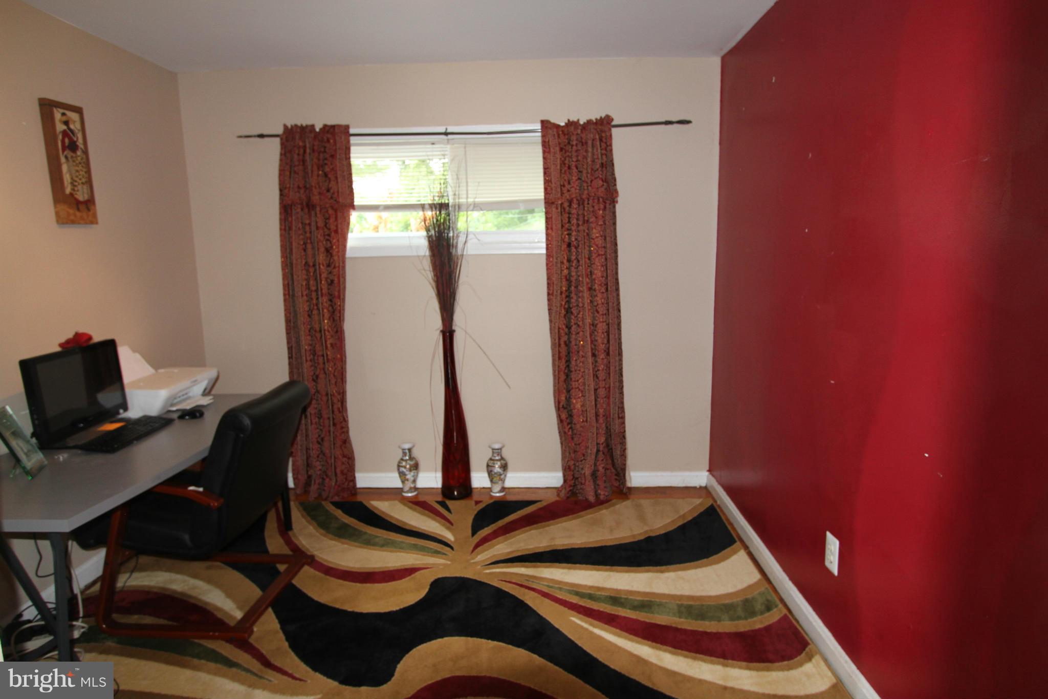 HOLMES HEIGHTS - Residential