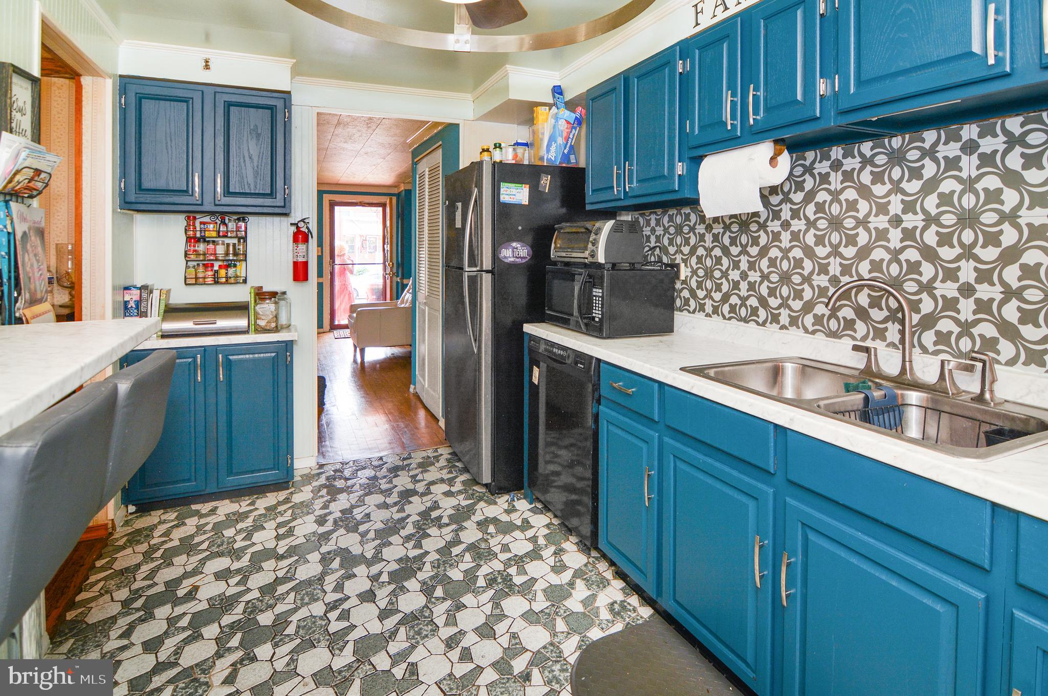 FOX RIDGE MANOR - Residential