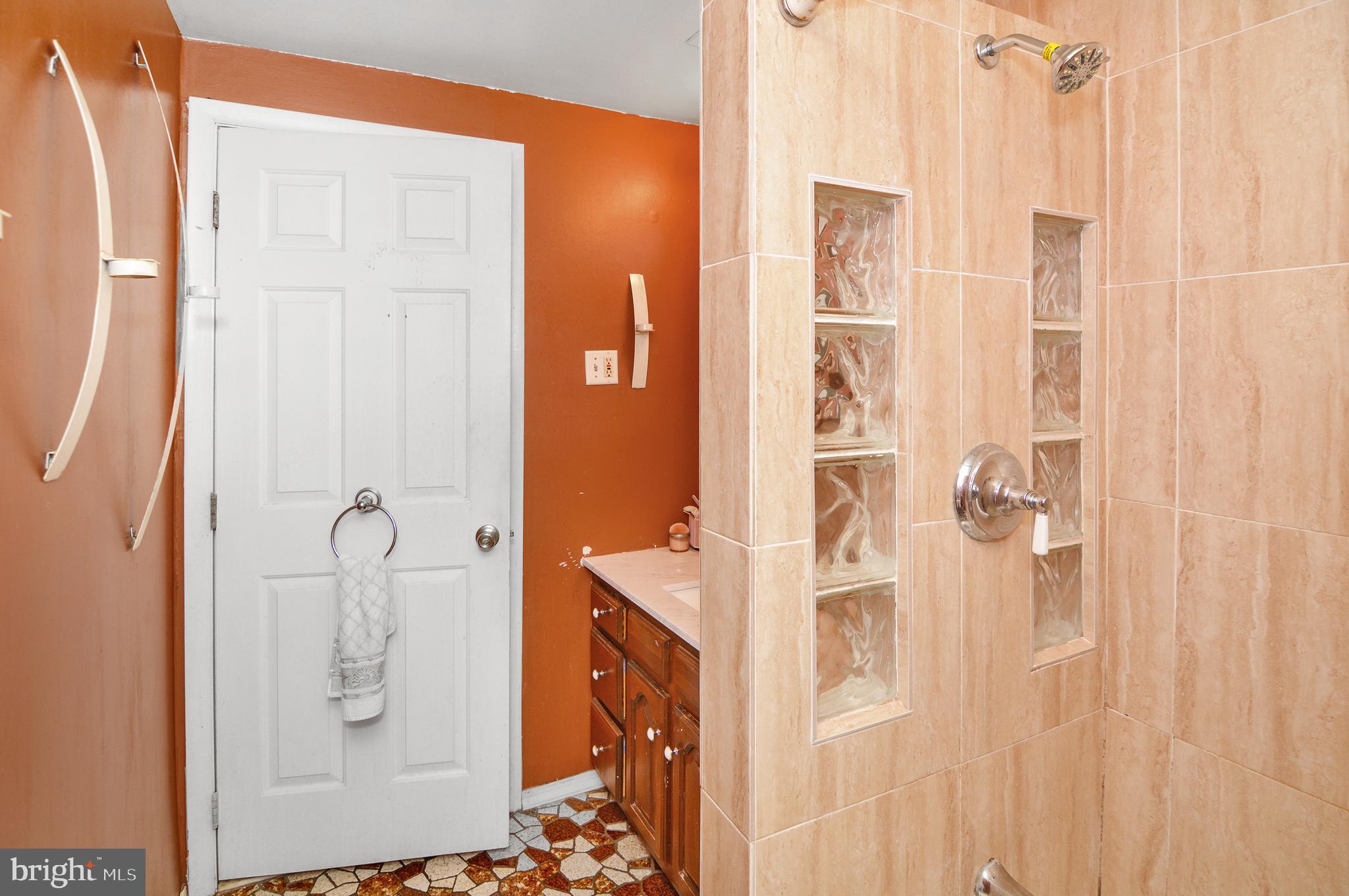 FOX RIDGE MANOR - Residential