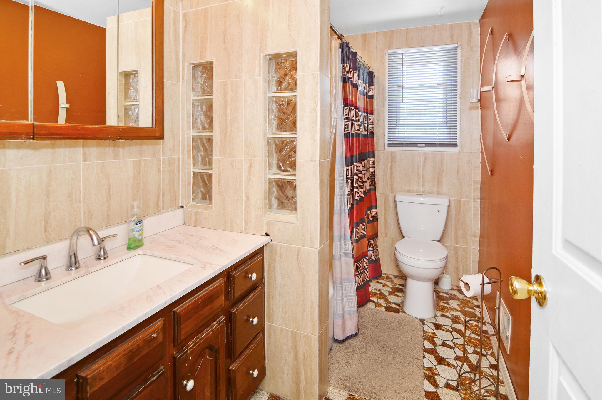 FOX RIDGE MANOR - Residential