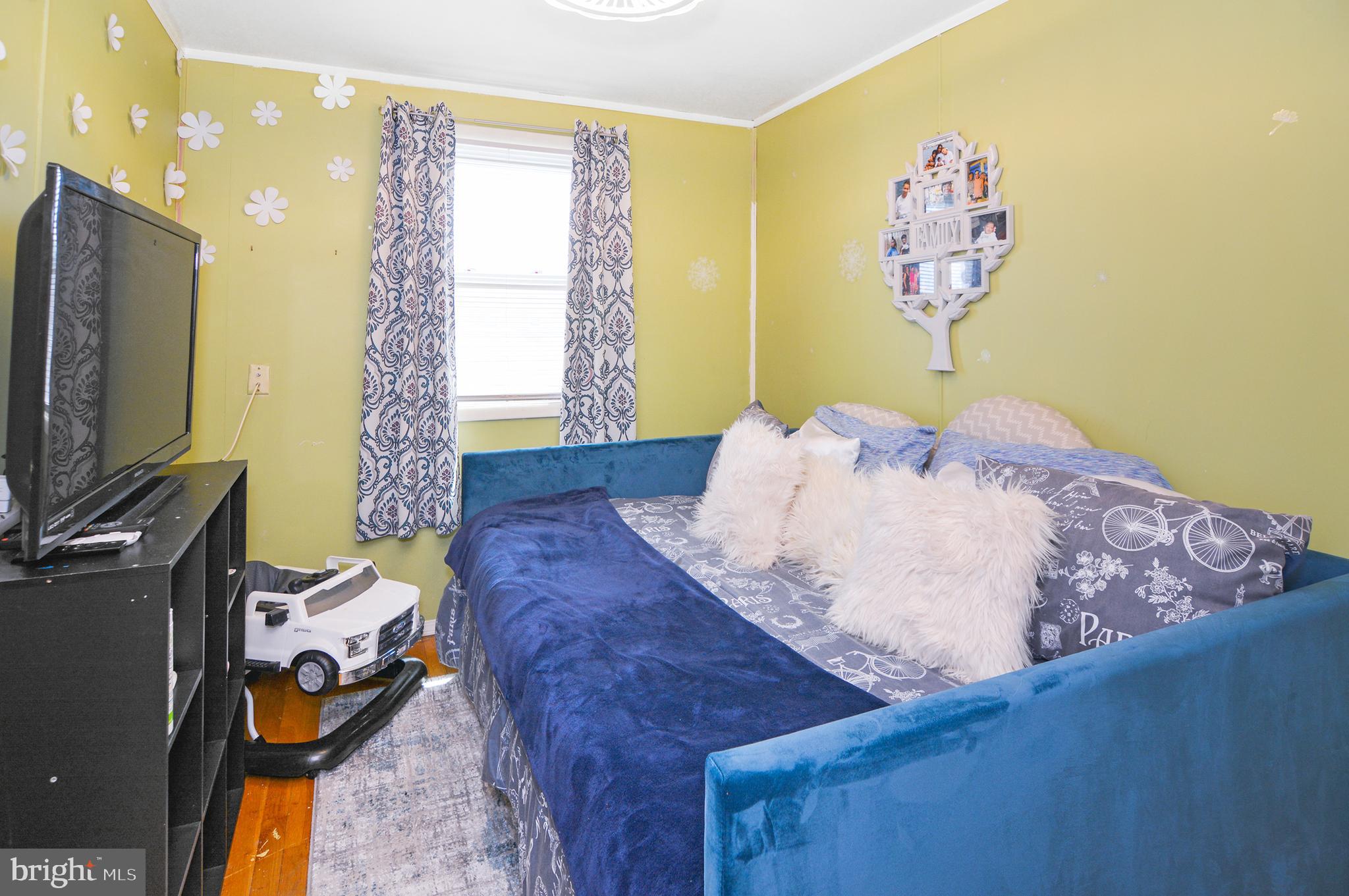 FOX RIDGE MANOR - Residential