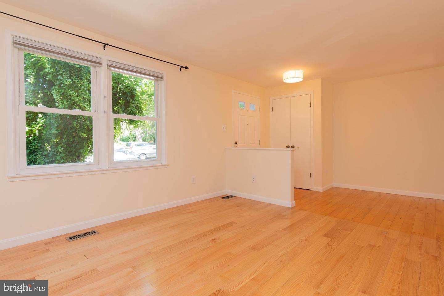 MIDDLEBRIDGE - Residential Lease