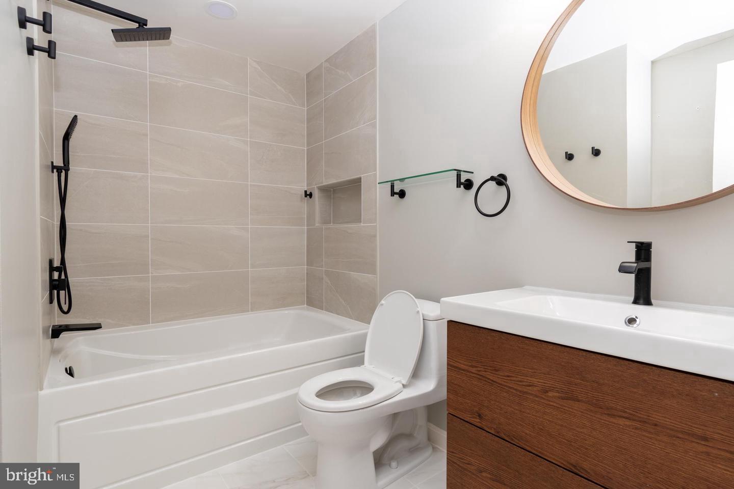 MIDDLEBRIDGE - Residential Lease