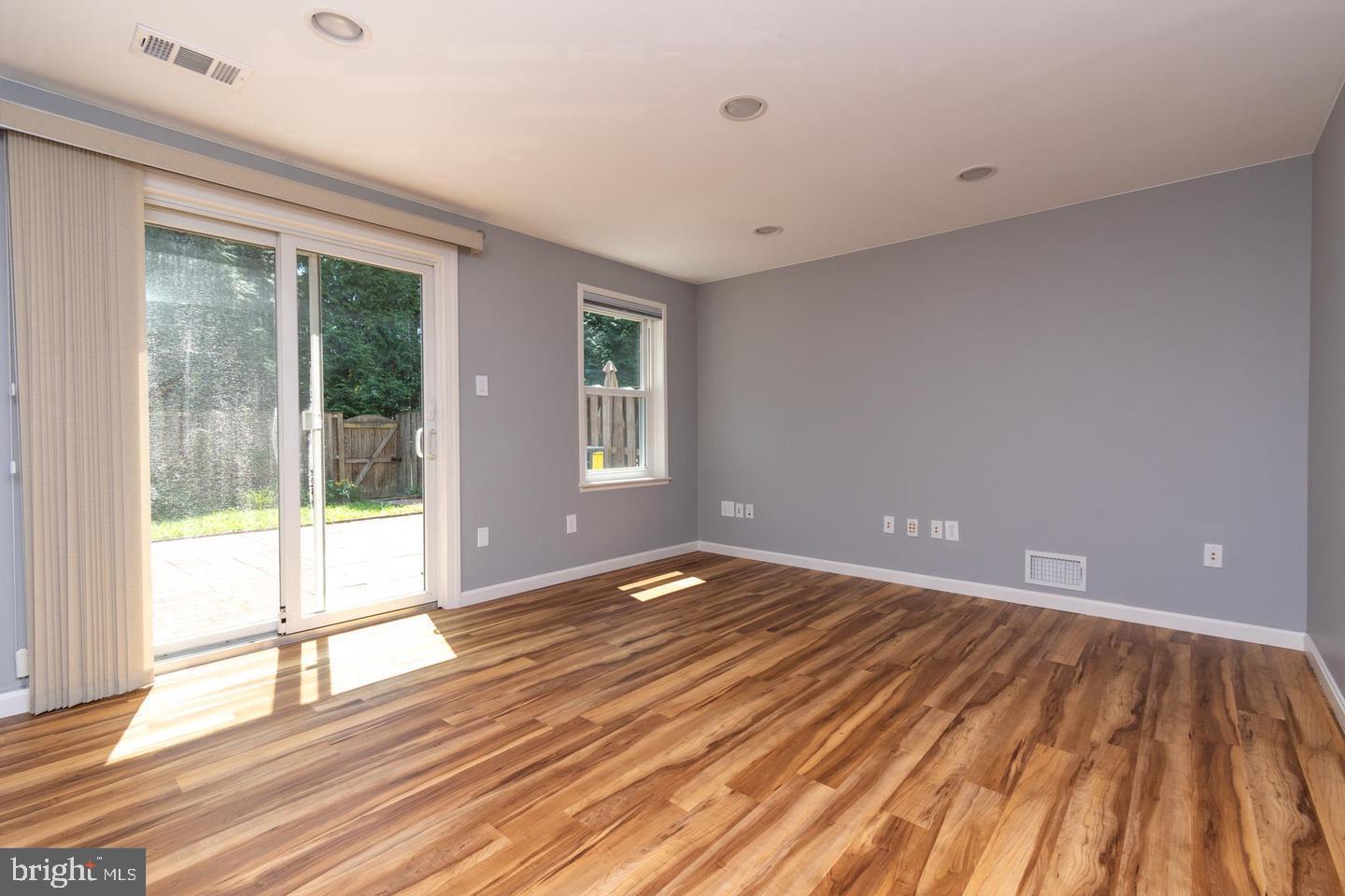 MIDDLEBRIDGE - Residential Lease