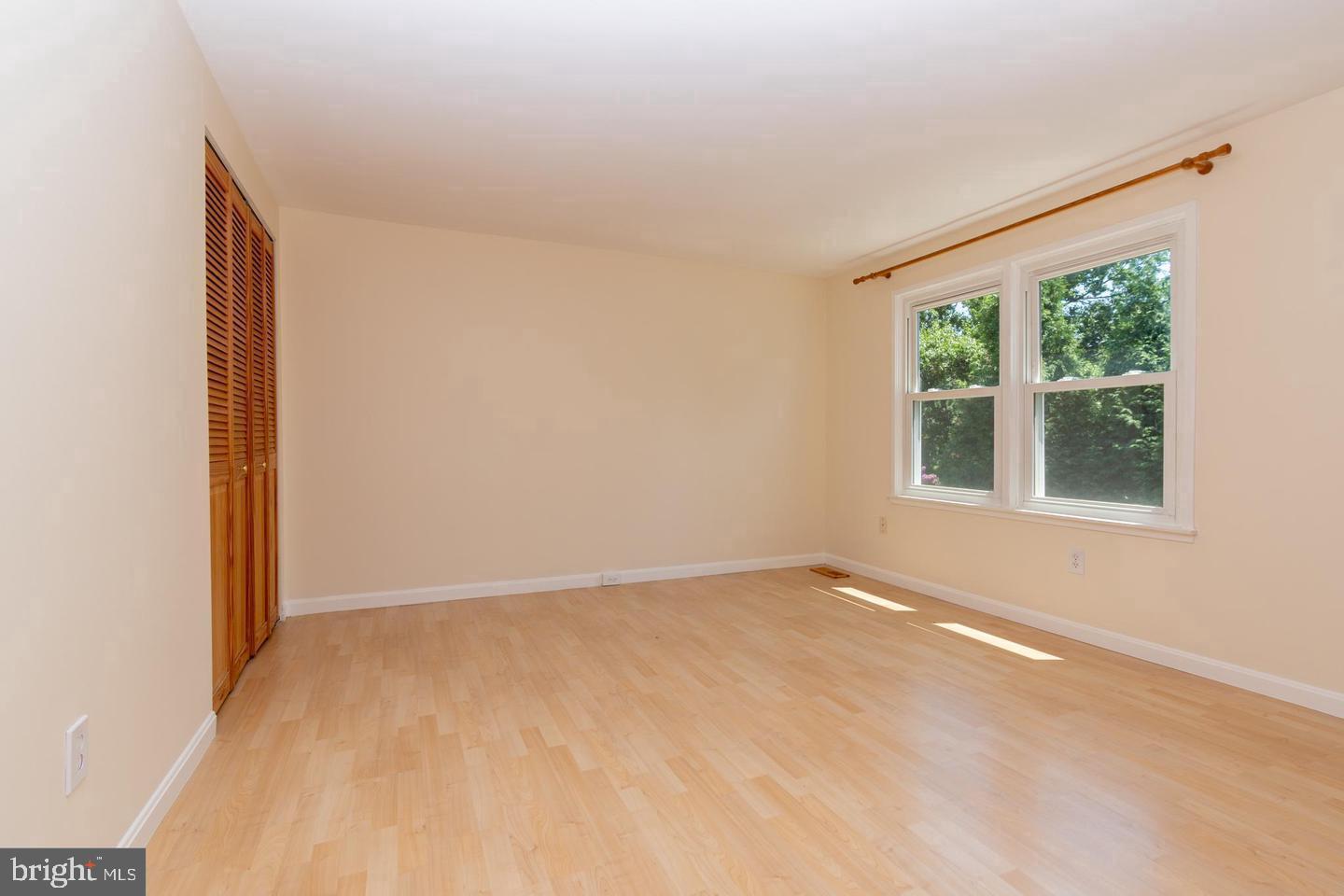 MIDDLEBRIDGE - Residential Lease