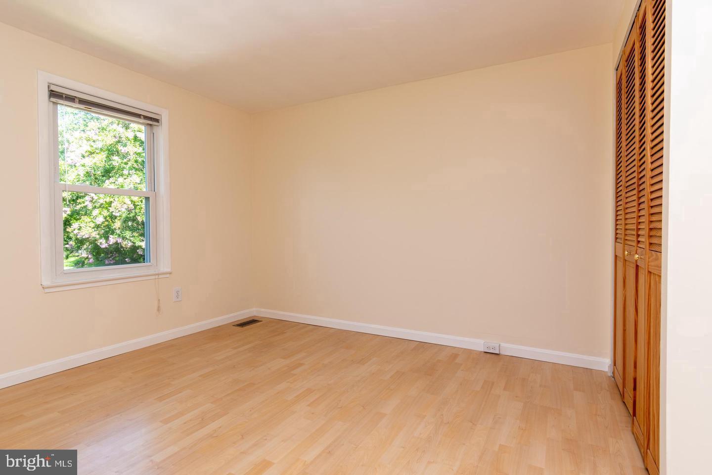 MIDDLEBRIDGE - Residential Lease