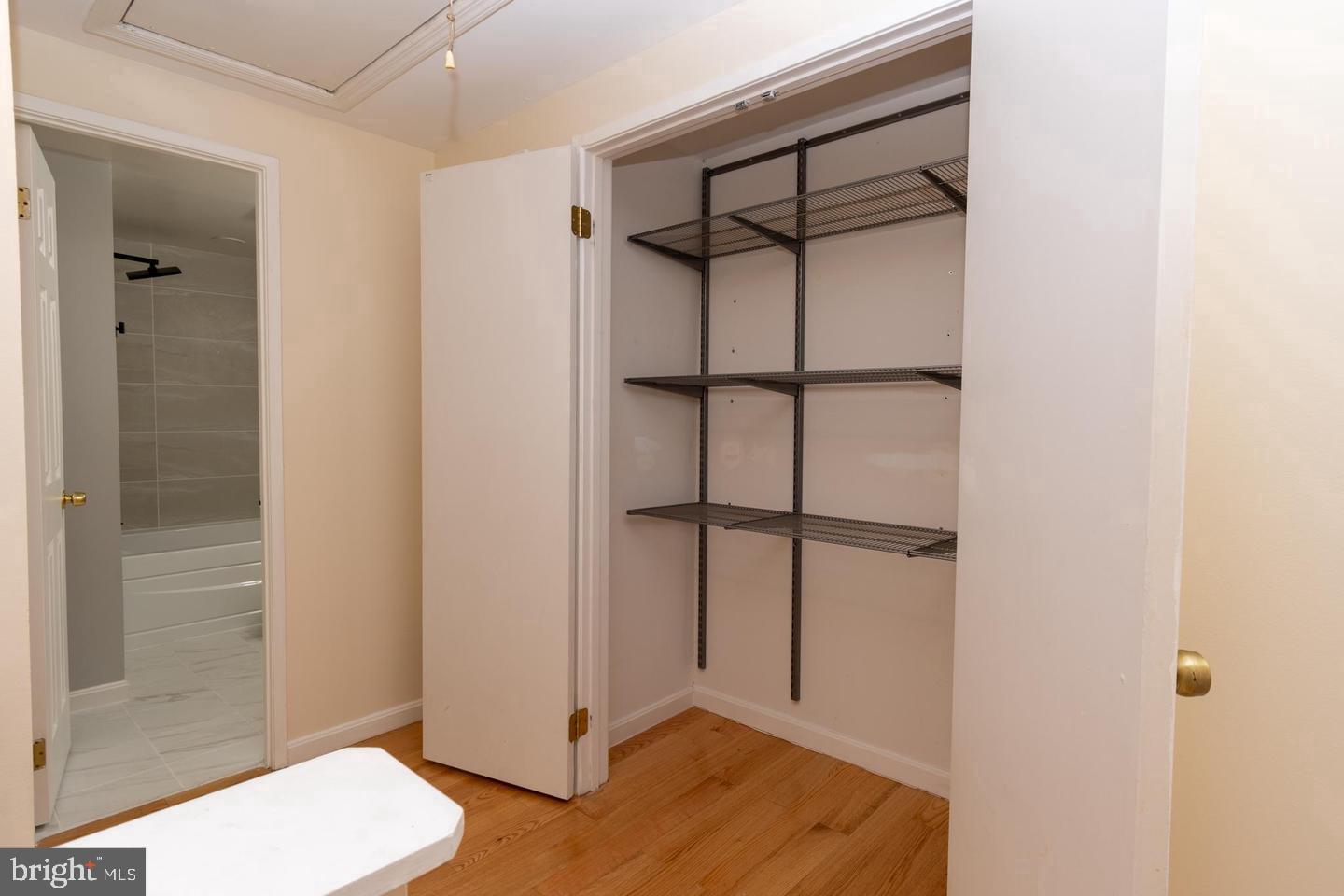 MIDDLEBRIDGE - Residential Lease