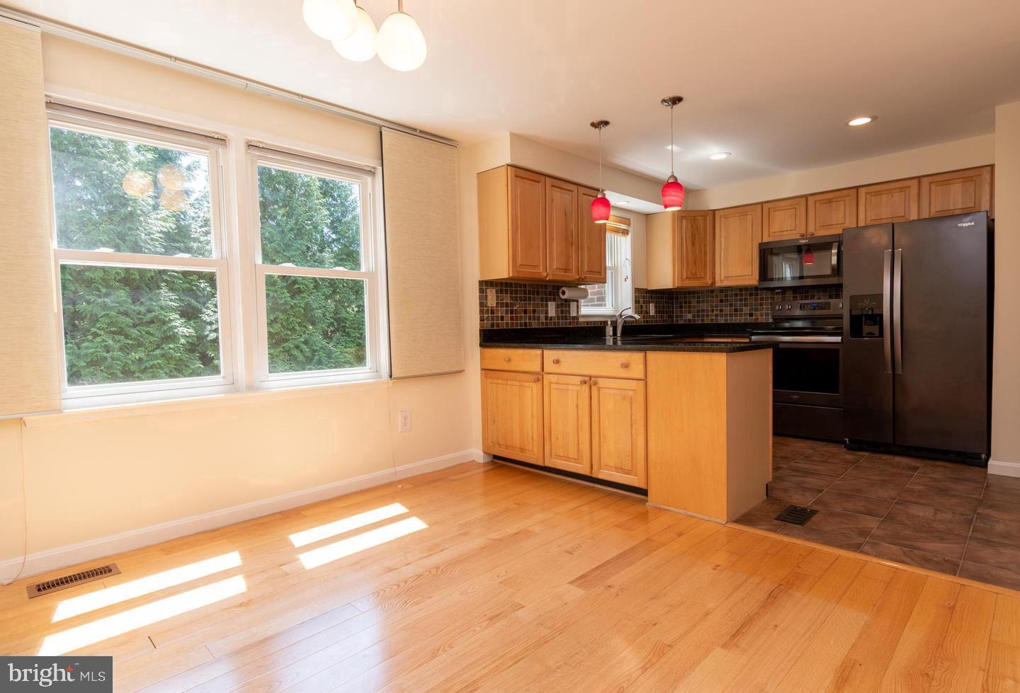 MIDDLEBRIDGE - Residential Lease