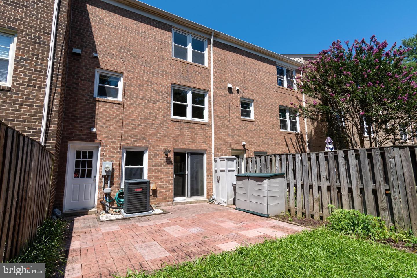 MIDDLEBRIDGE - Residential Lease