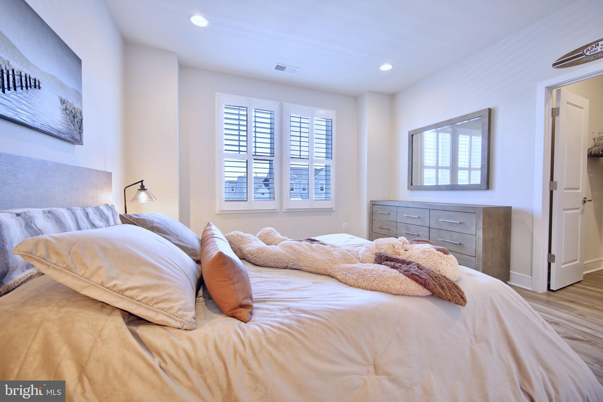 MEADOWBROOK - Residential