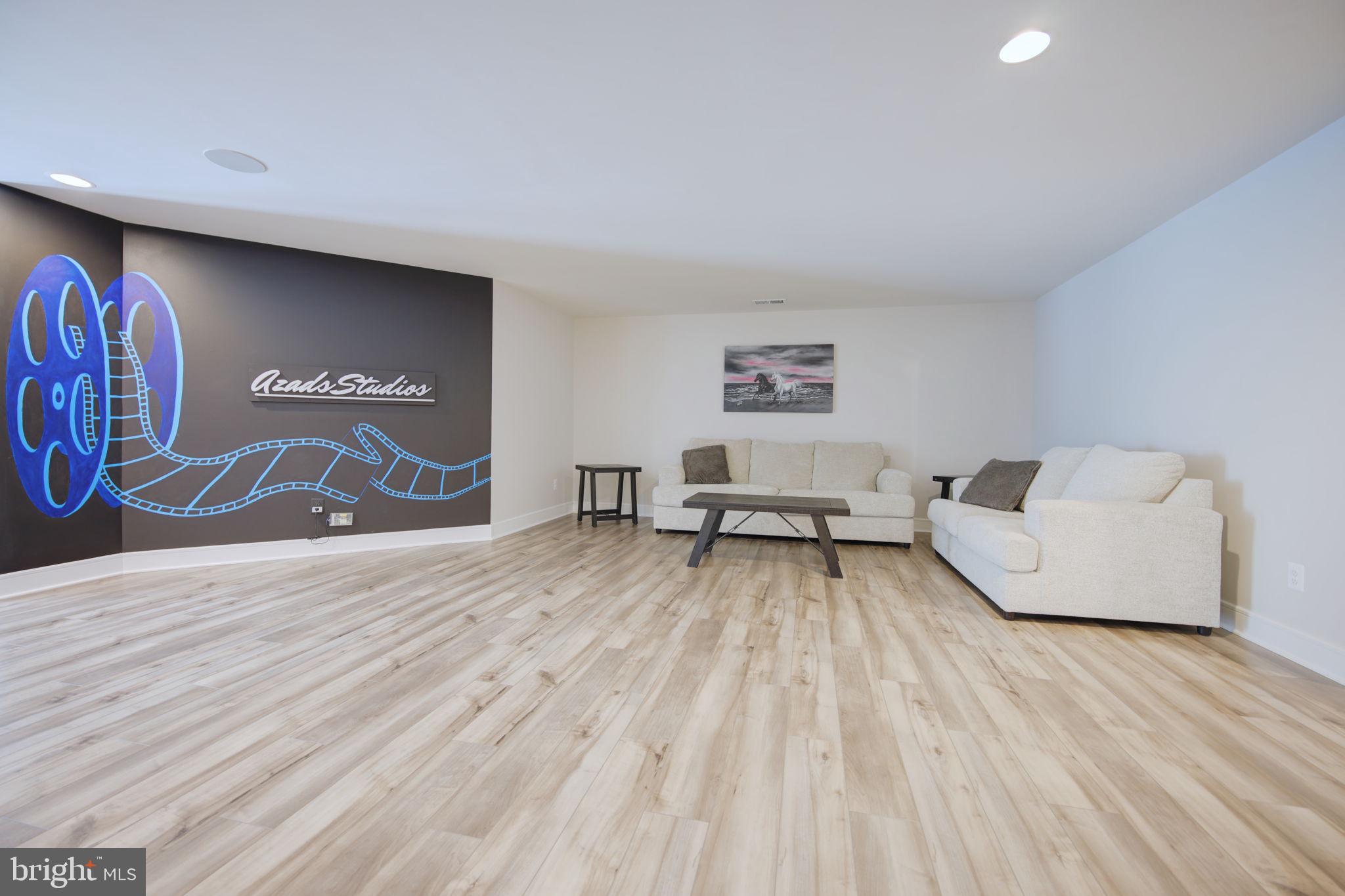 MEADOWBROOK - Residential