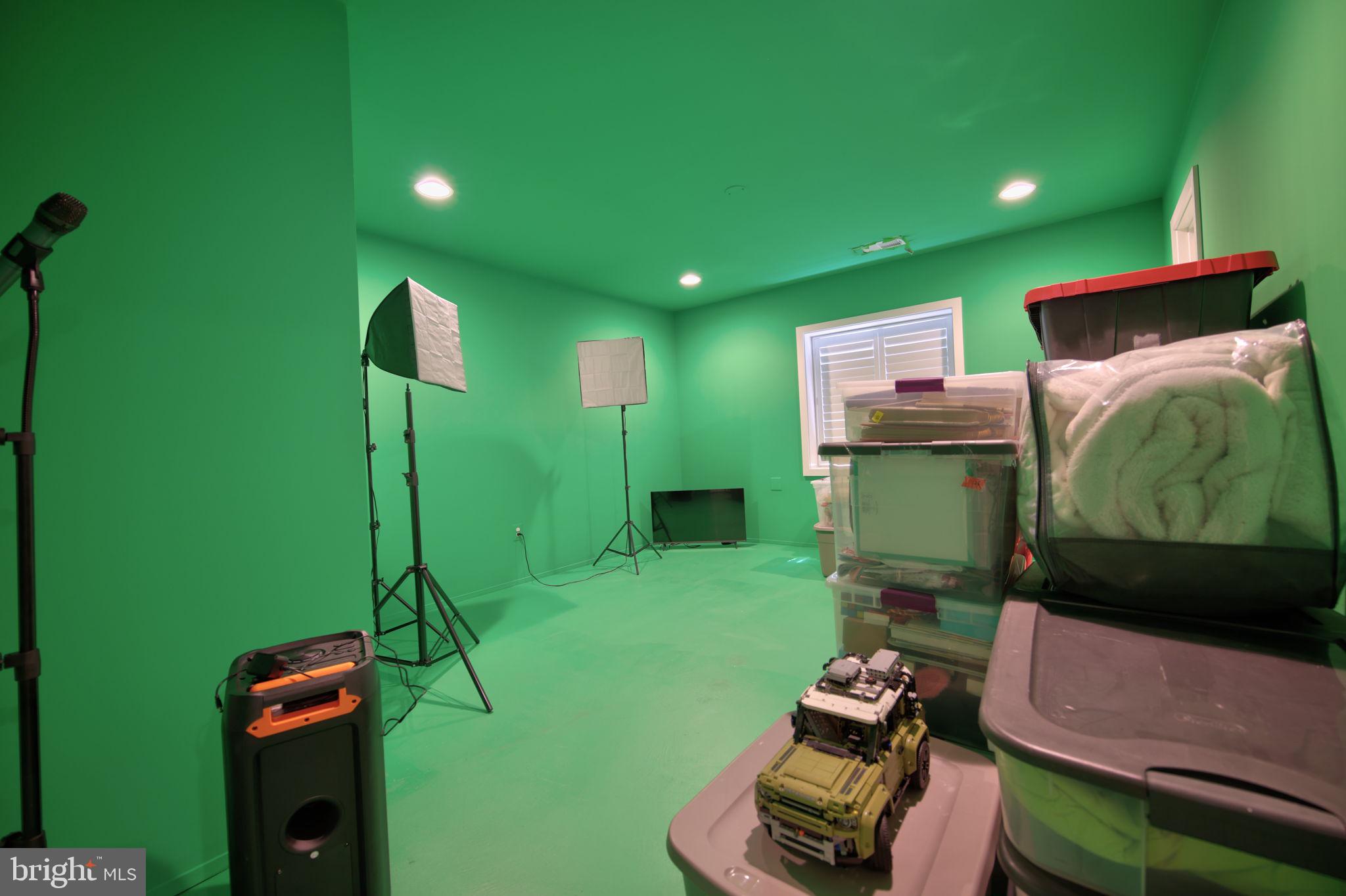 MEADOWBROOK - Residential