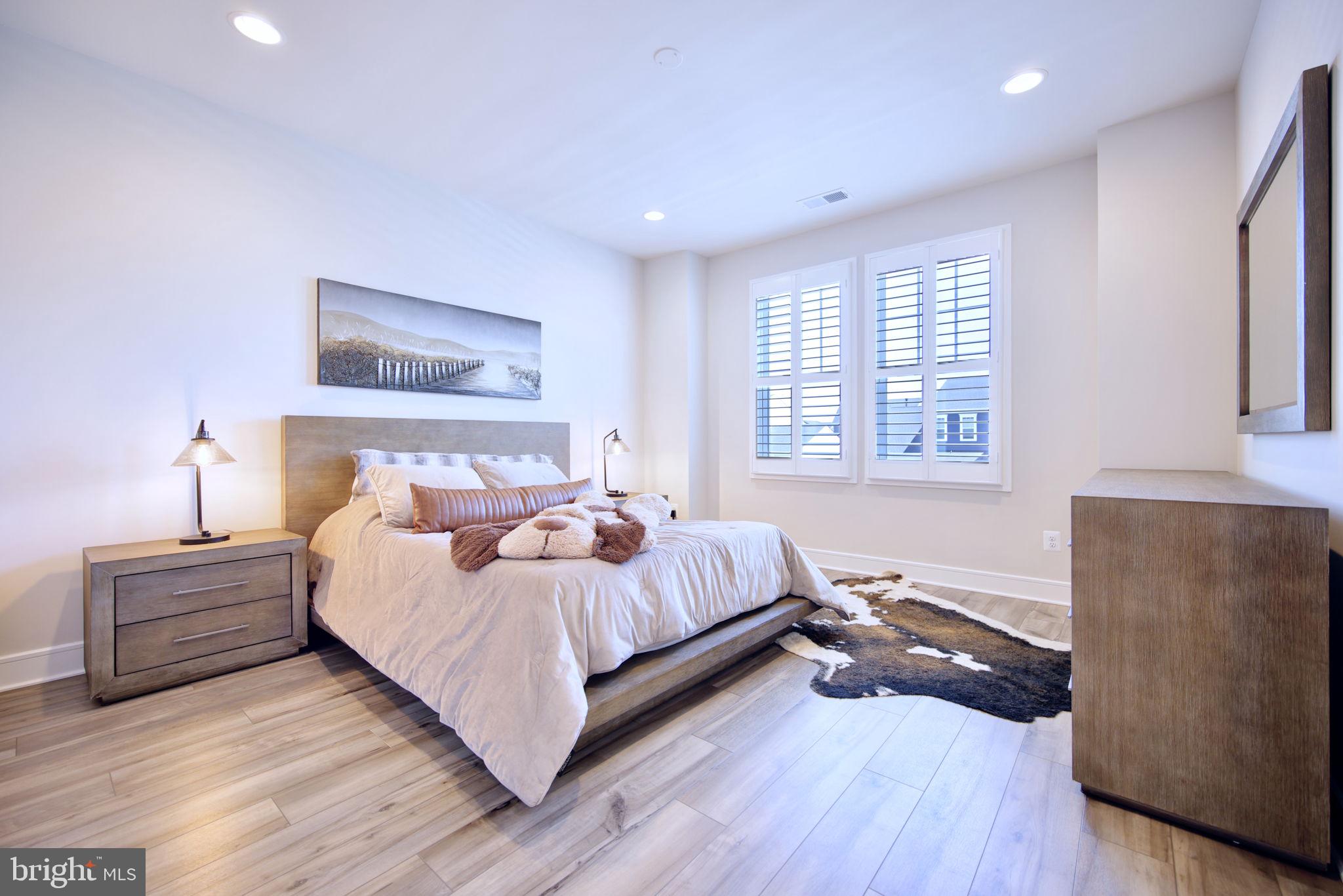 MEADOWBROOK - Residential