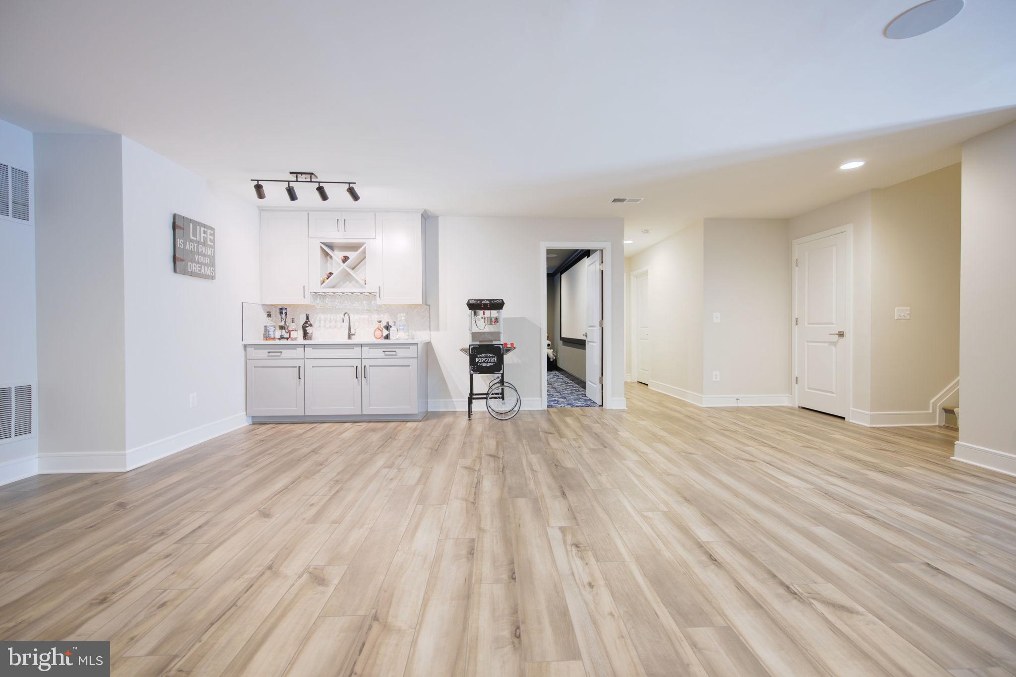 MEADOWBROOK - Residential