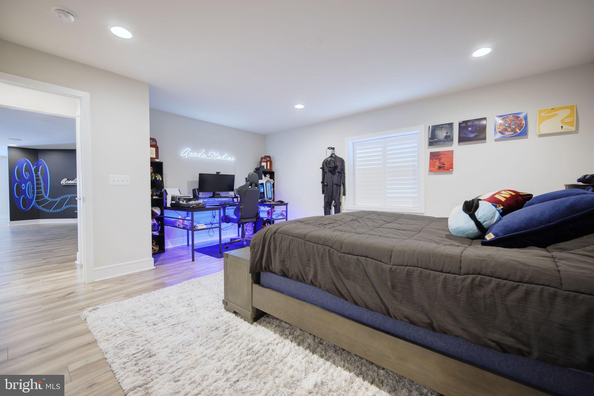 MEADOWBROOK - Residential