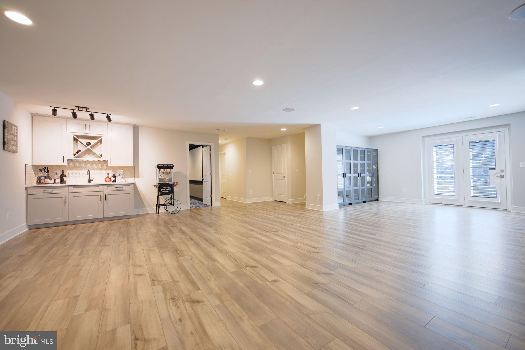 MEADOWBROOK - Residential