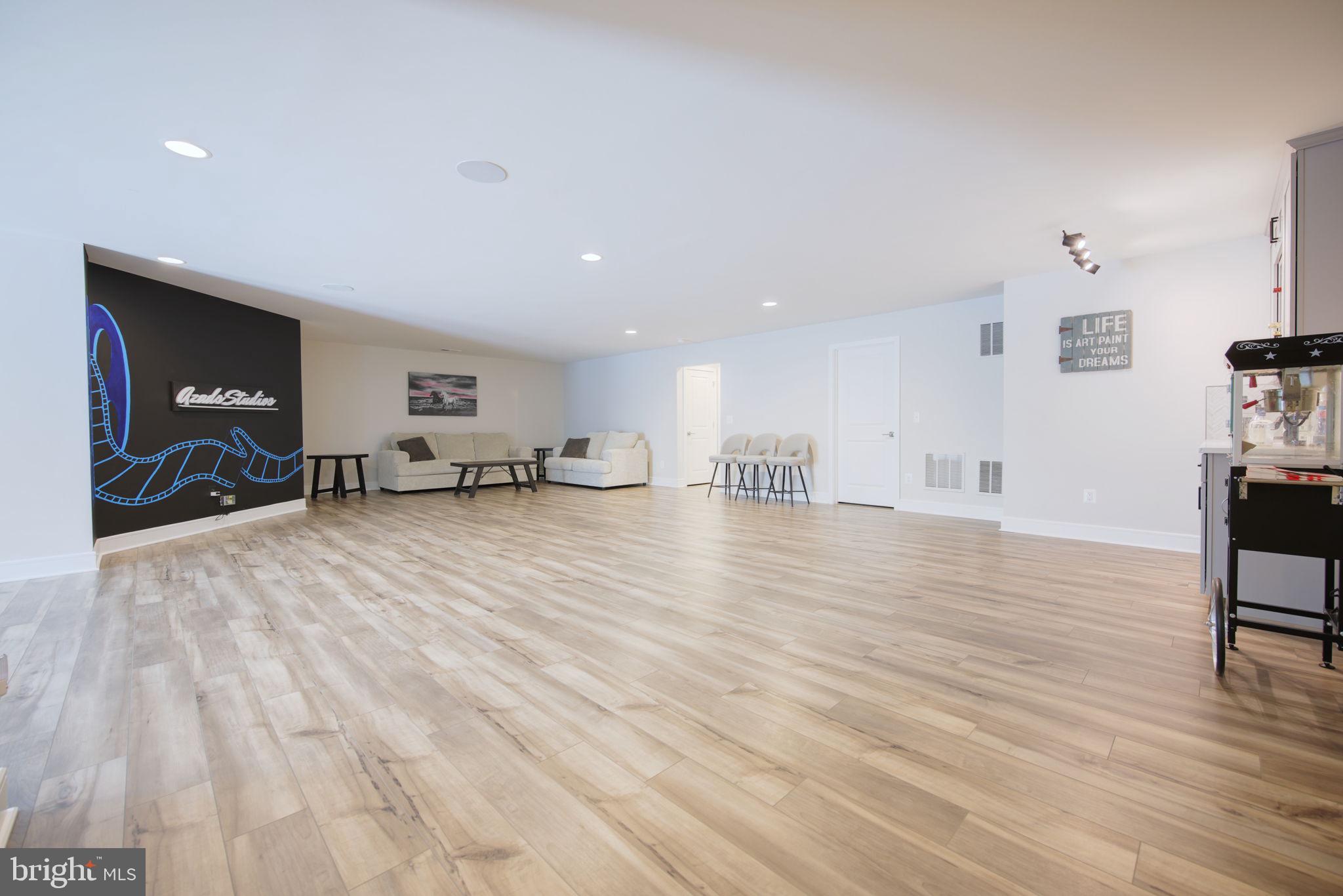 MEADOWBROOK - Residential