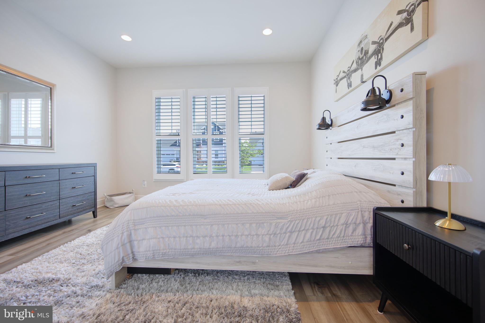 MEADOWBROOK - Residential