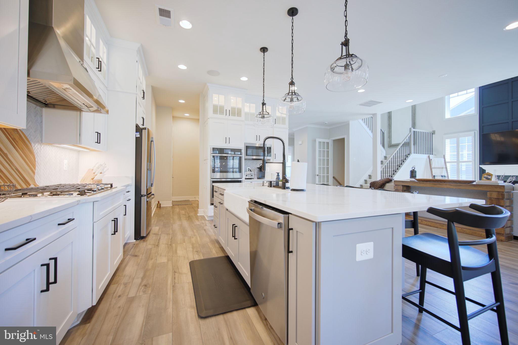 MEADOWBROOK - Residential