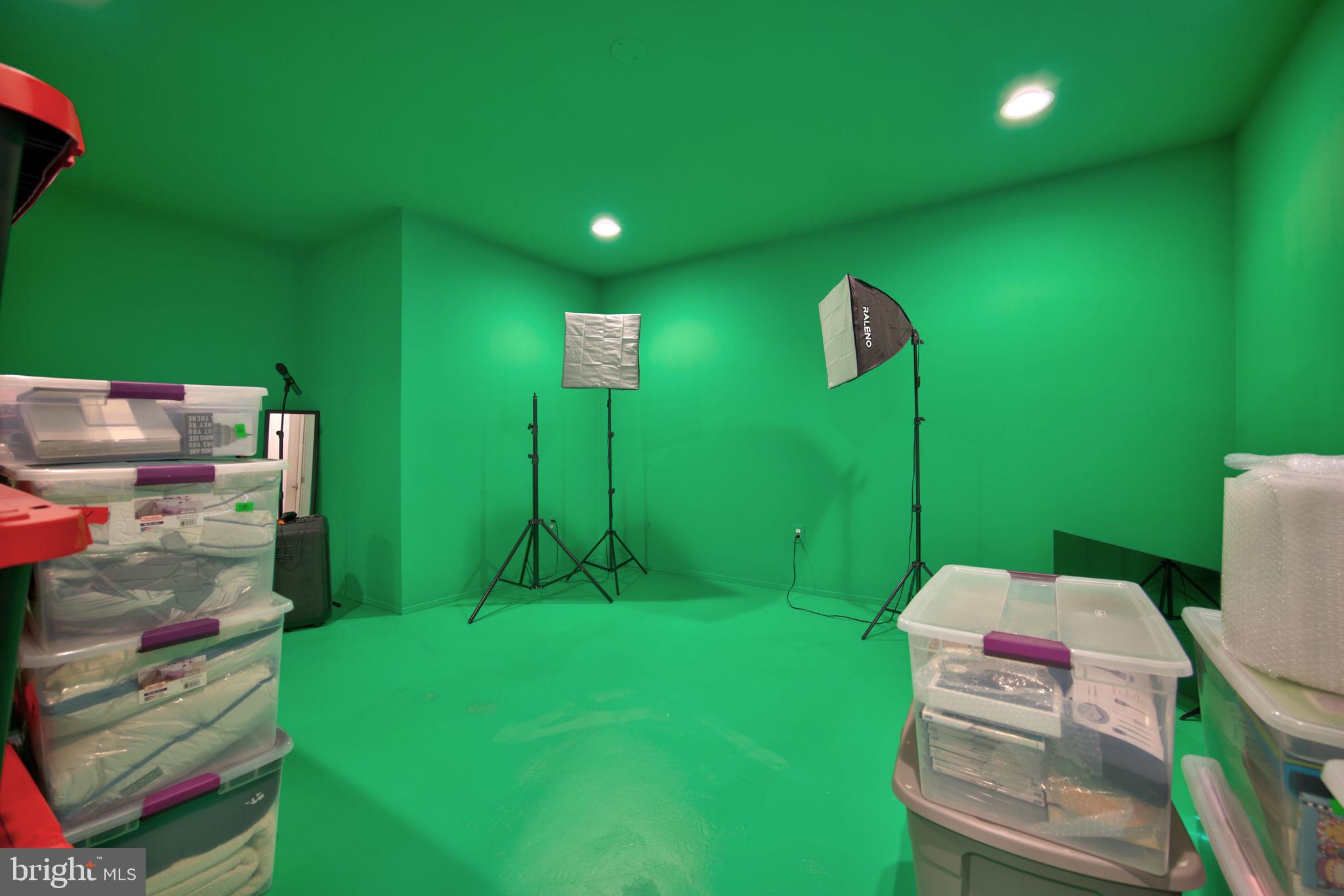 MEADOWBROOK - Residential