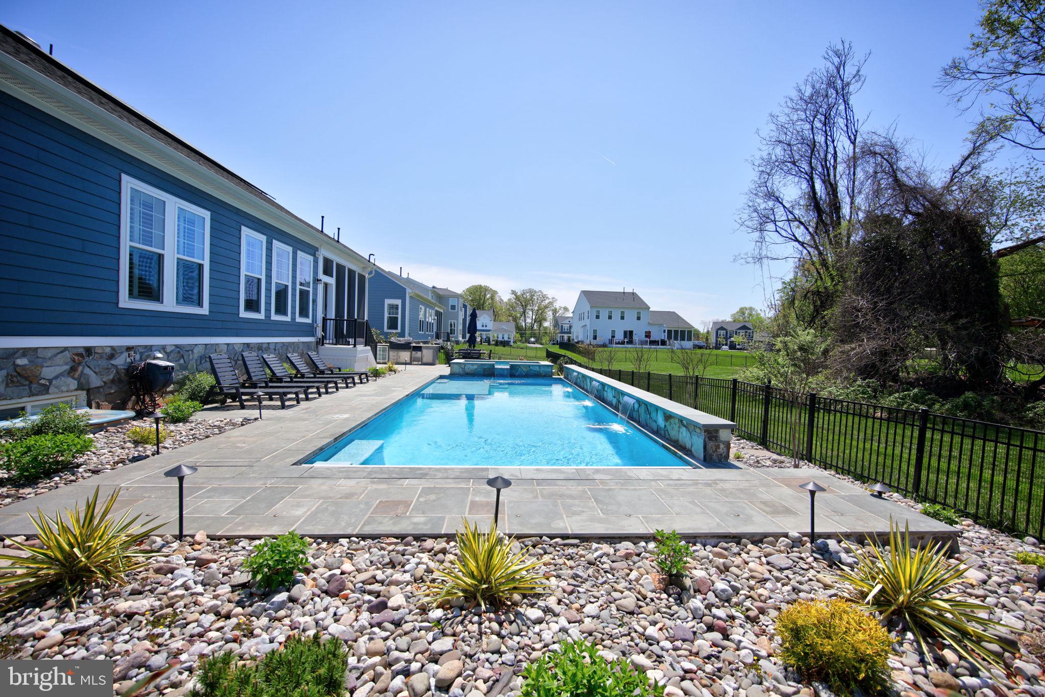 MEADOWBROOK - Residential