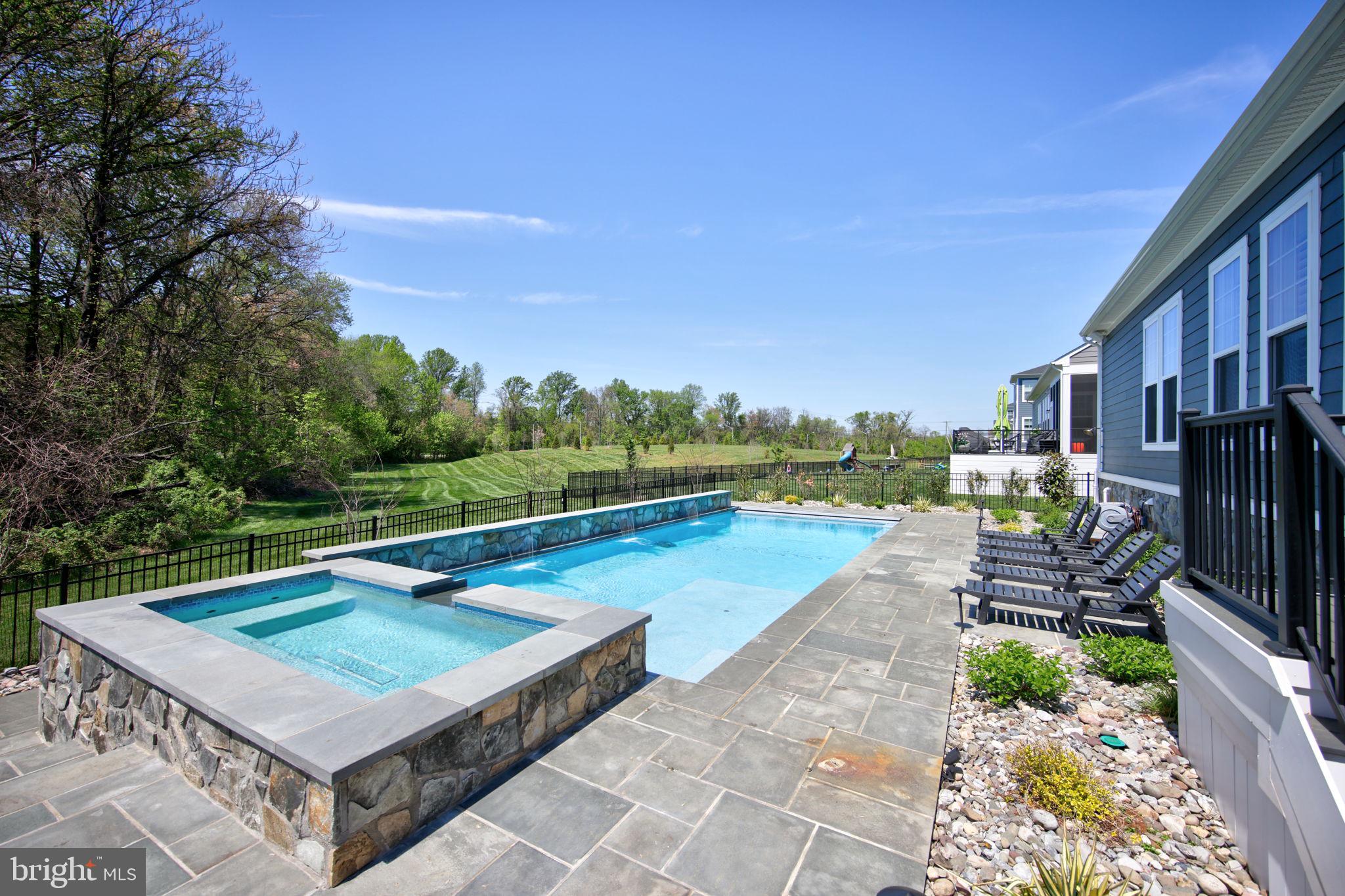 MEADOWBROOK - Residential