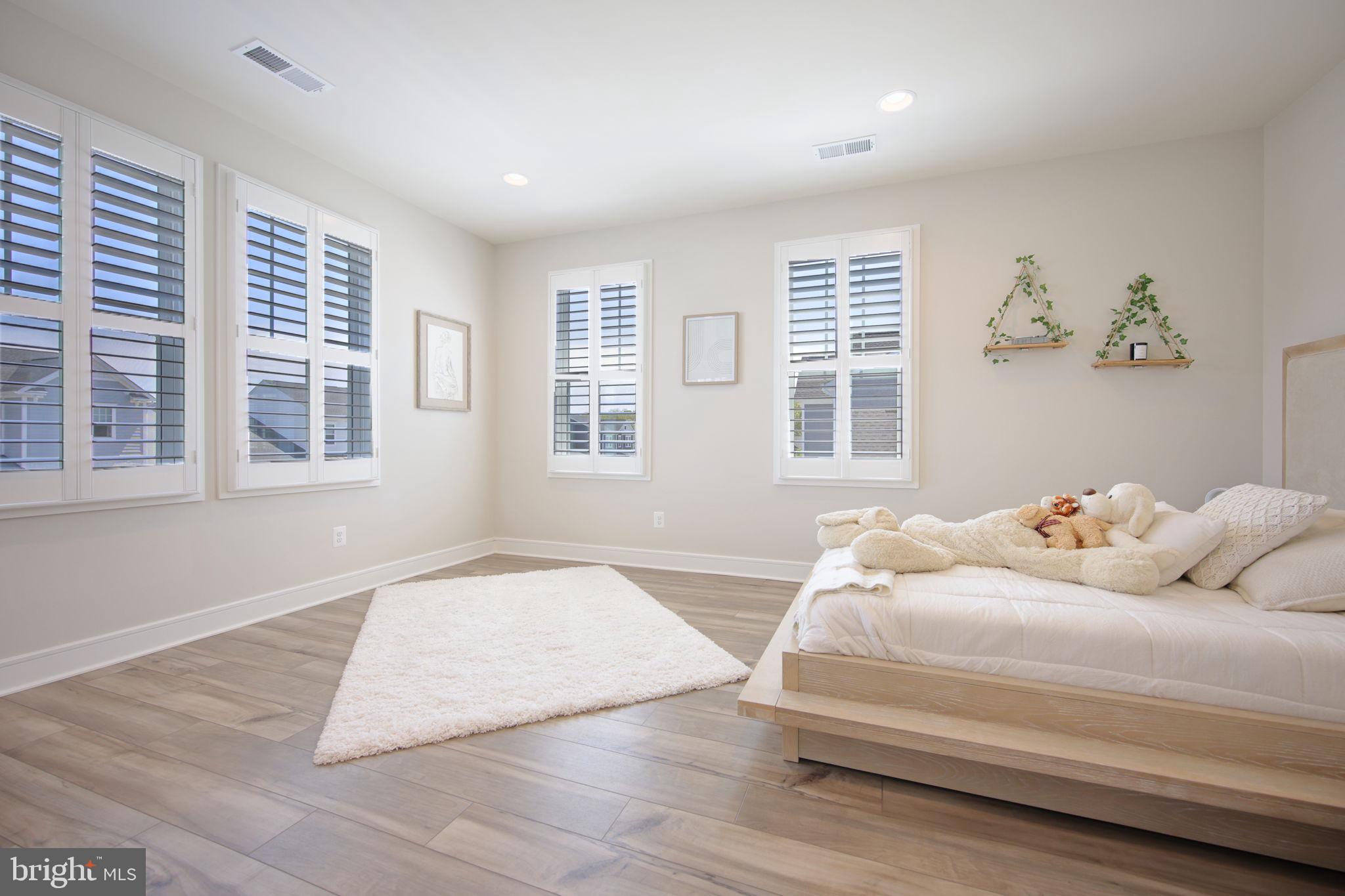 MEADOWBROOK - Residential