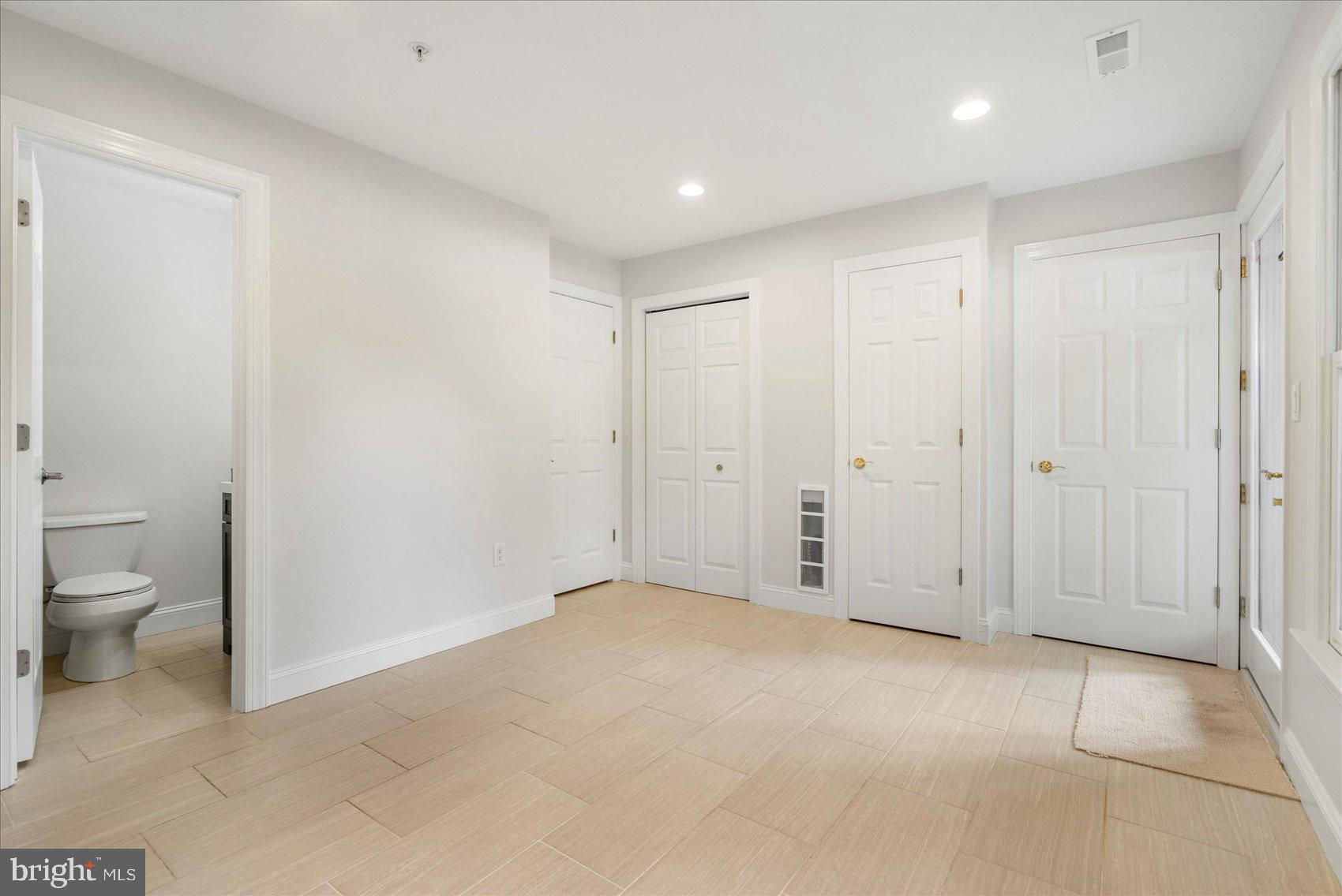 HARBORVIEW - Residential Lease