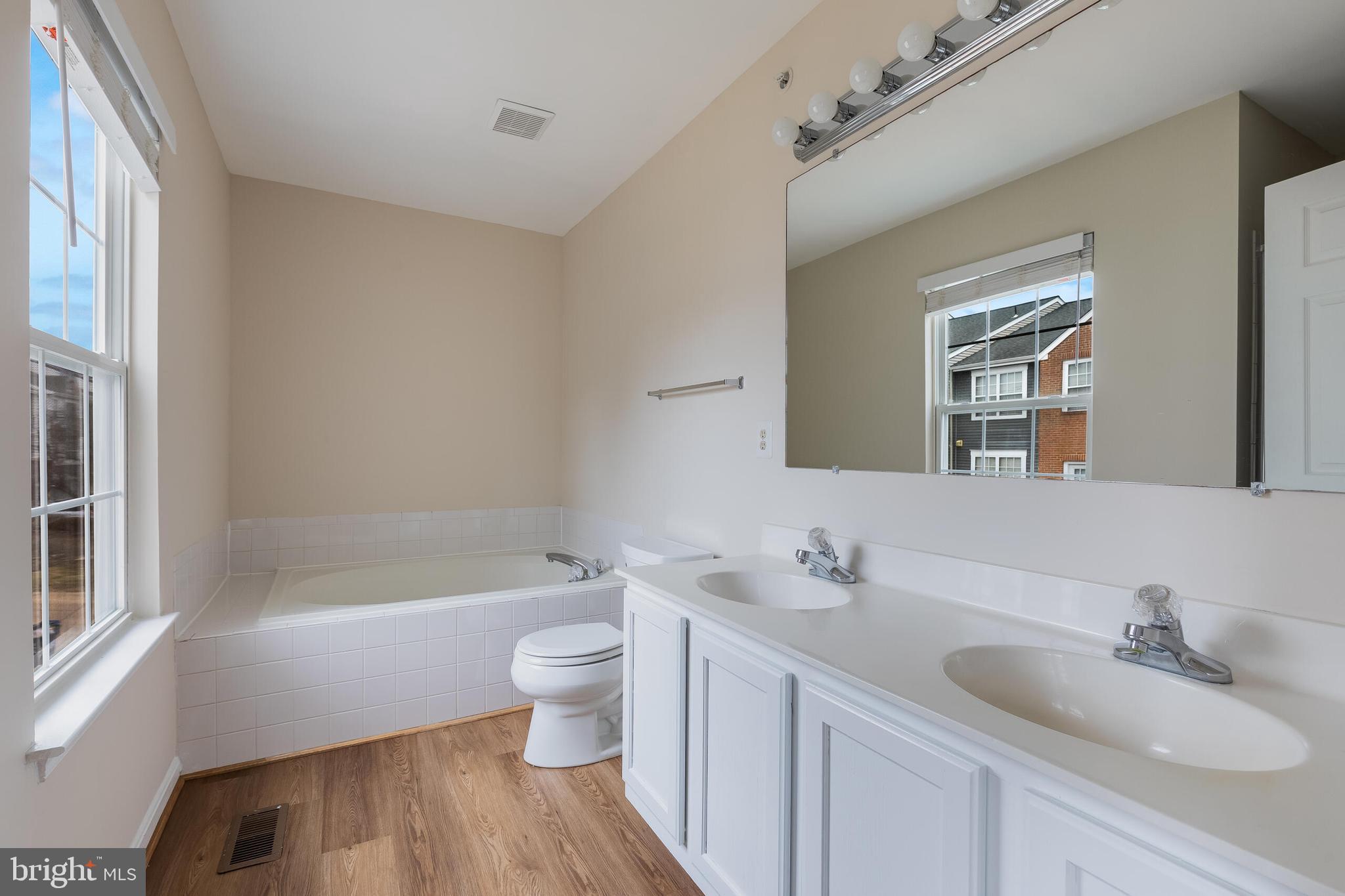 JACKSONS RIDGE CONDOS - Residential