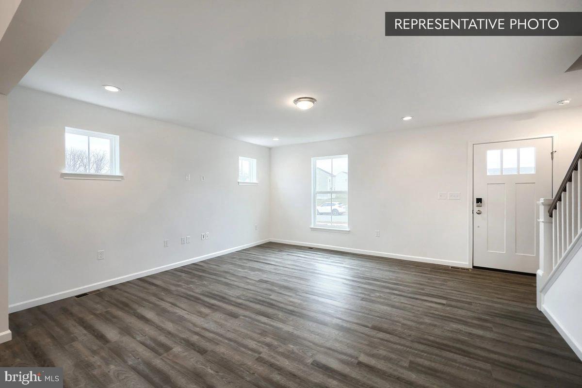 THE SEASONS - Residential