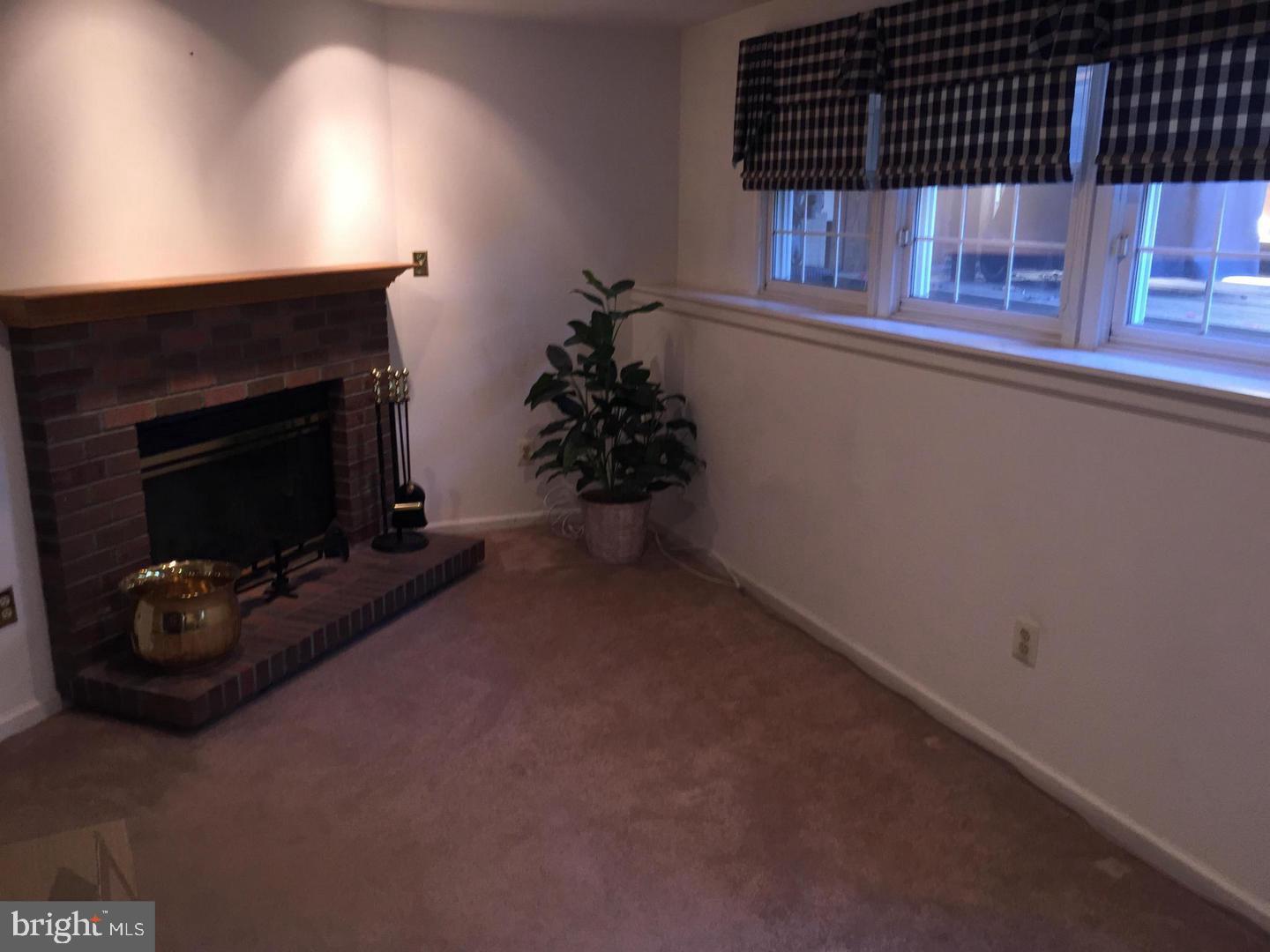 SOUTH POINTE - Residential Lease