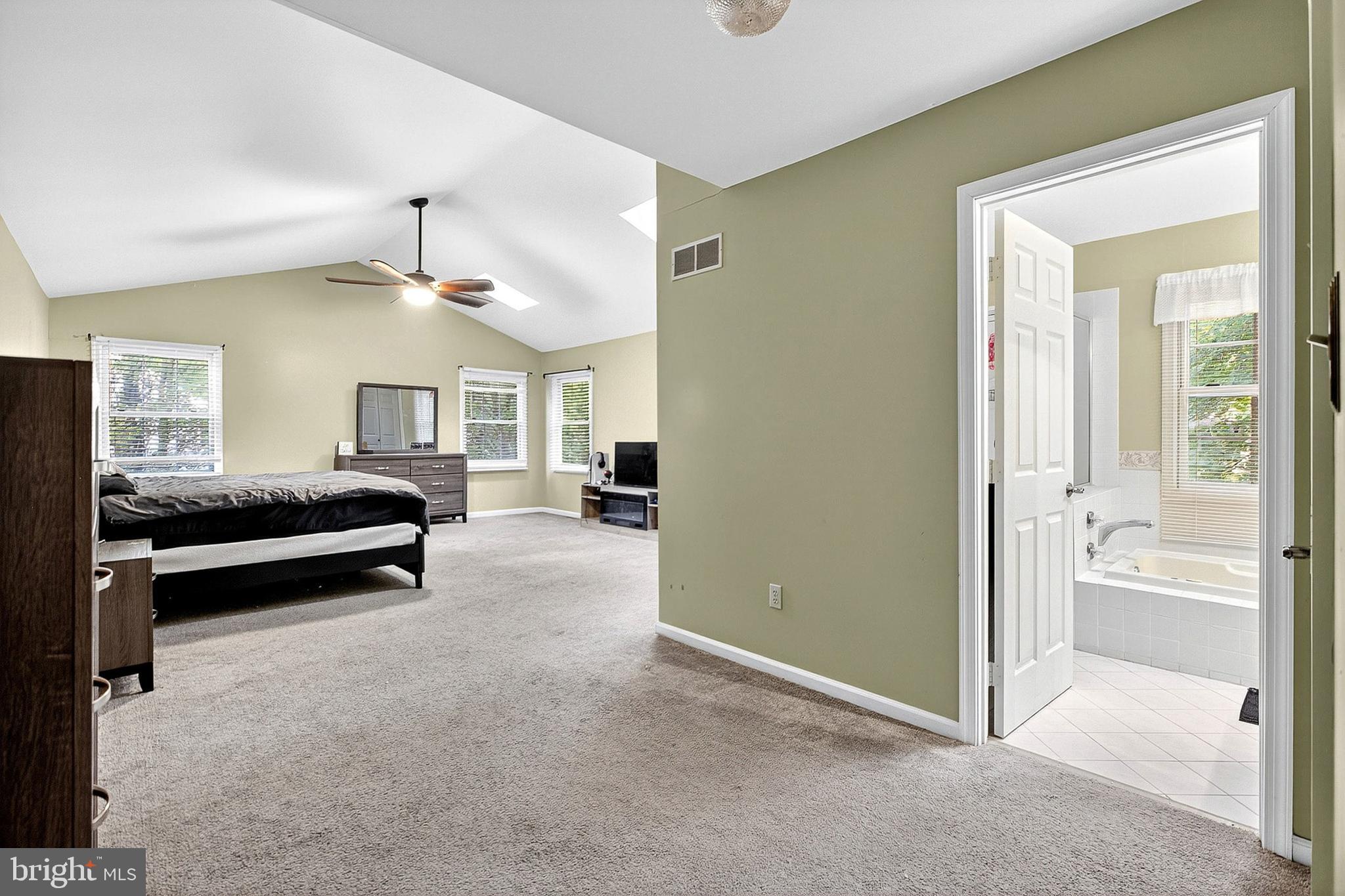 HIDDEN OAKS - Residential