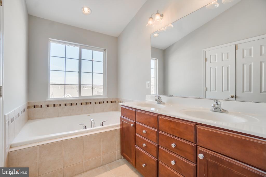 POTOMAC VILLAGE - Residential