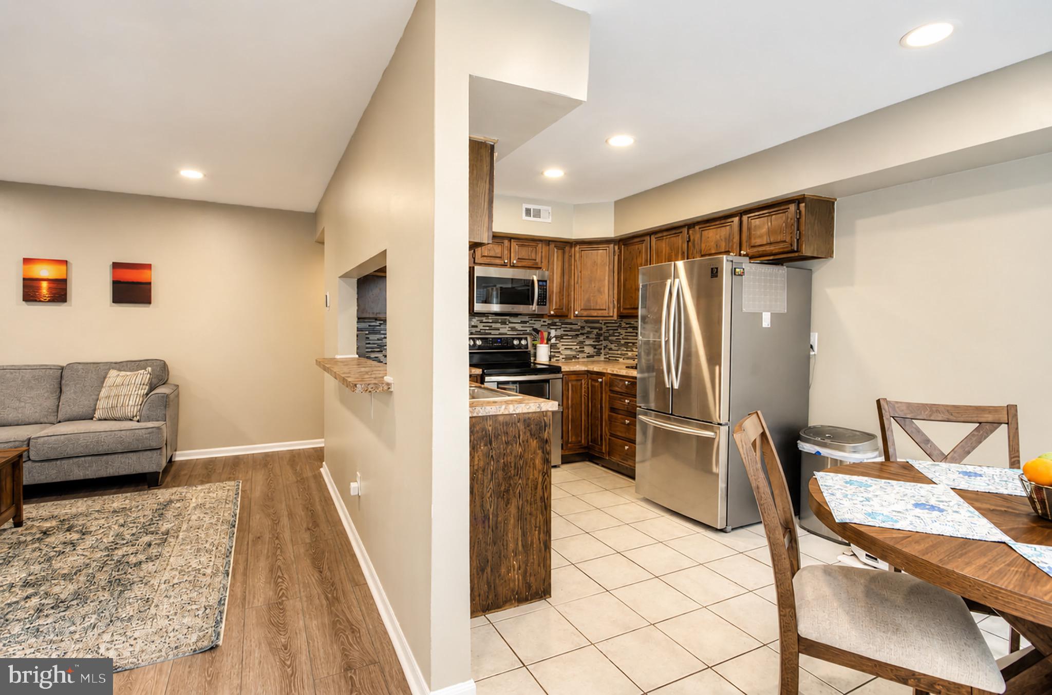 411 GREGORYS WAY