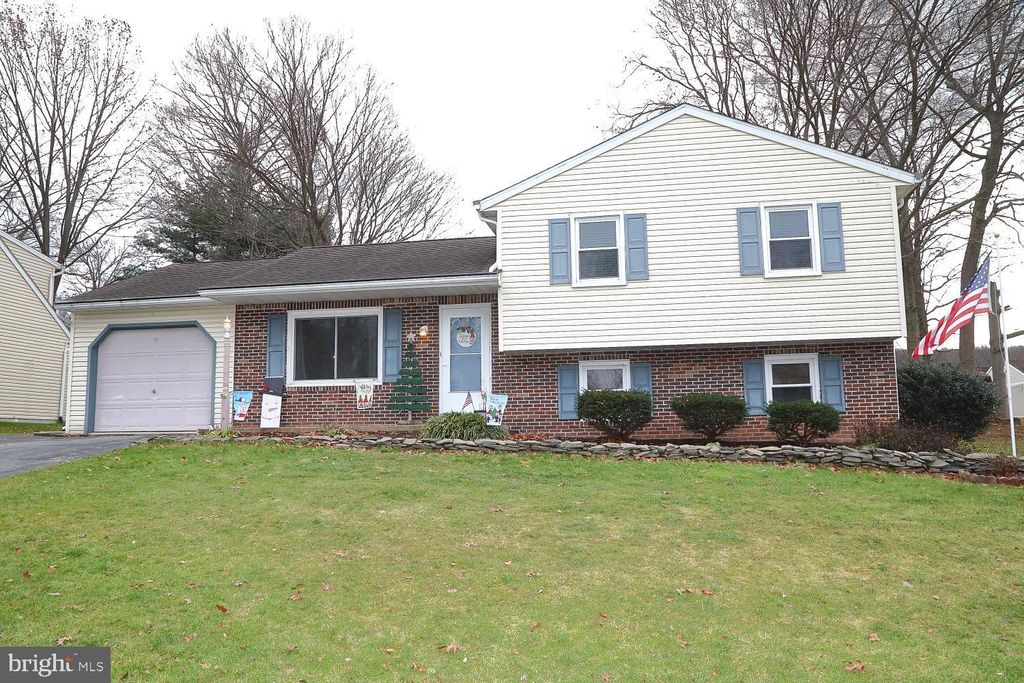 Photo of 37 Summers Drive, Stevens, PA 17578 (MLS # PALA2044488)