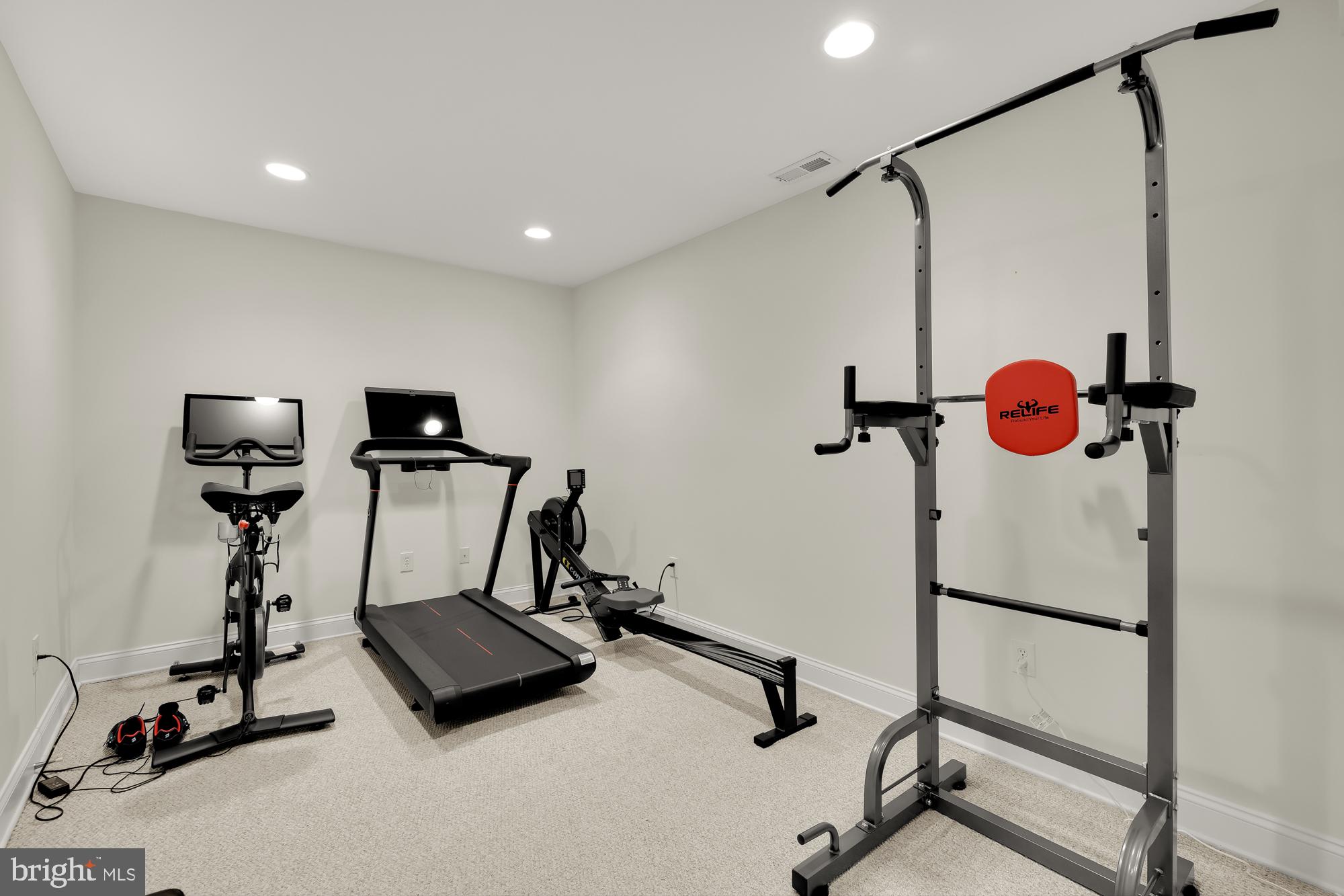 CONGRESSIONAL COUNTRY CLUB ESTATES - Residential