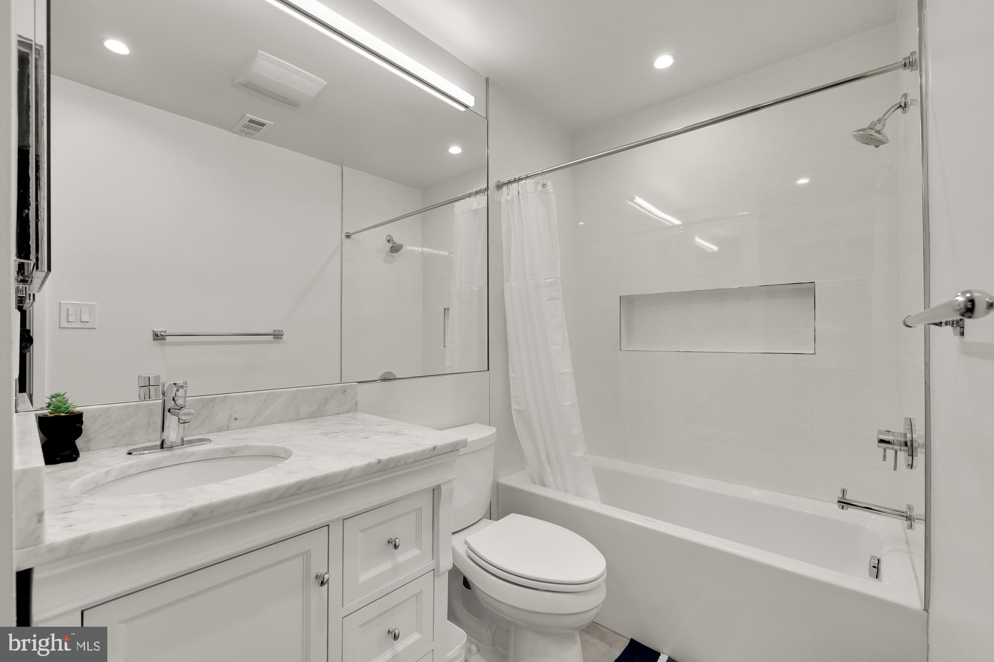 CONGRESSIONAL COUNTRY CLUB ESTATES - Residential